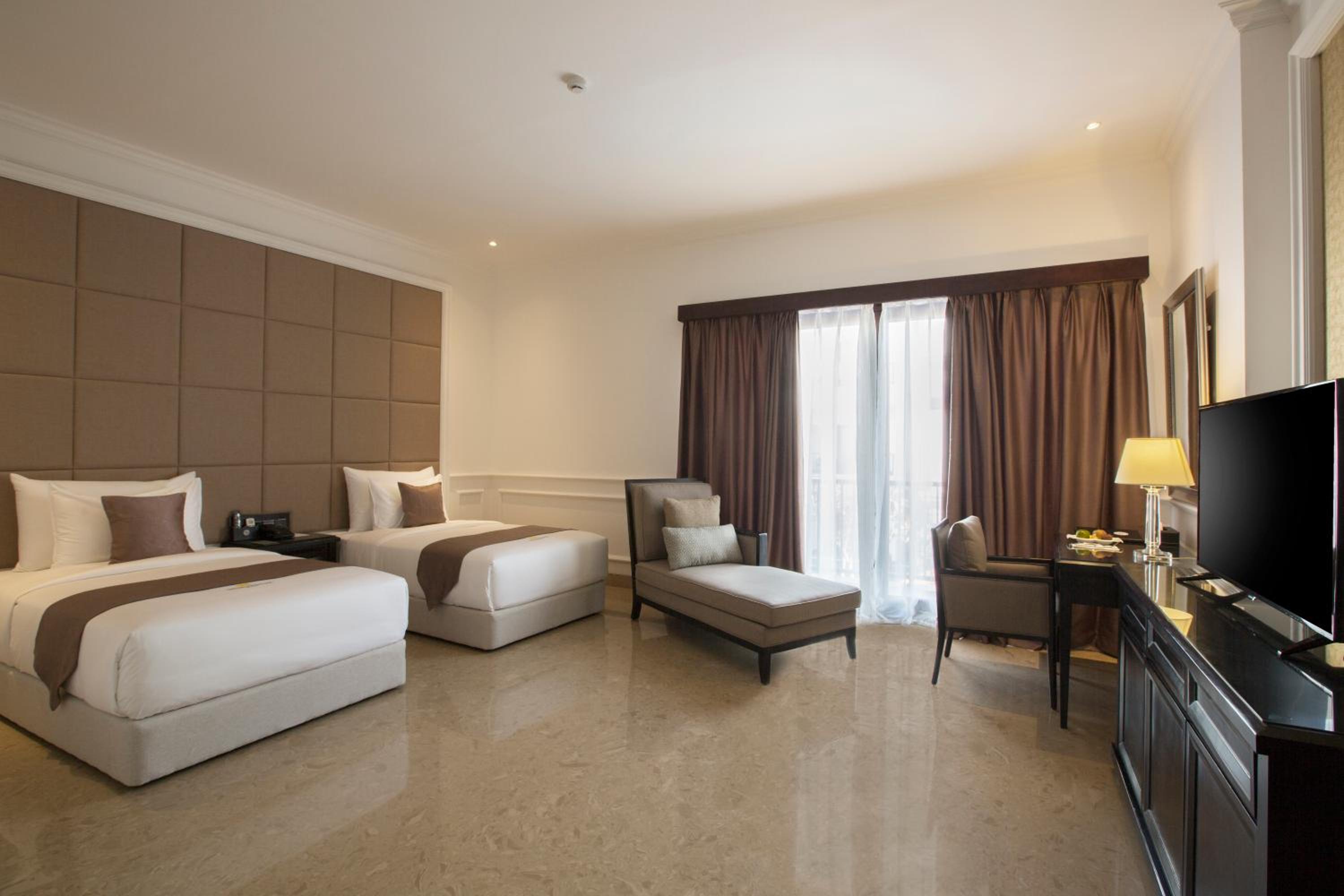 Executive Room with Pool View photo 2