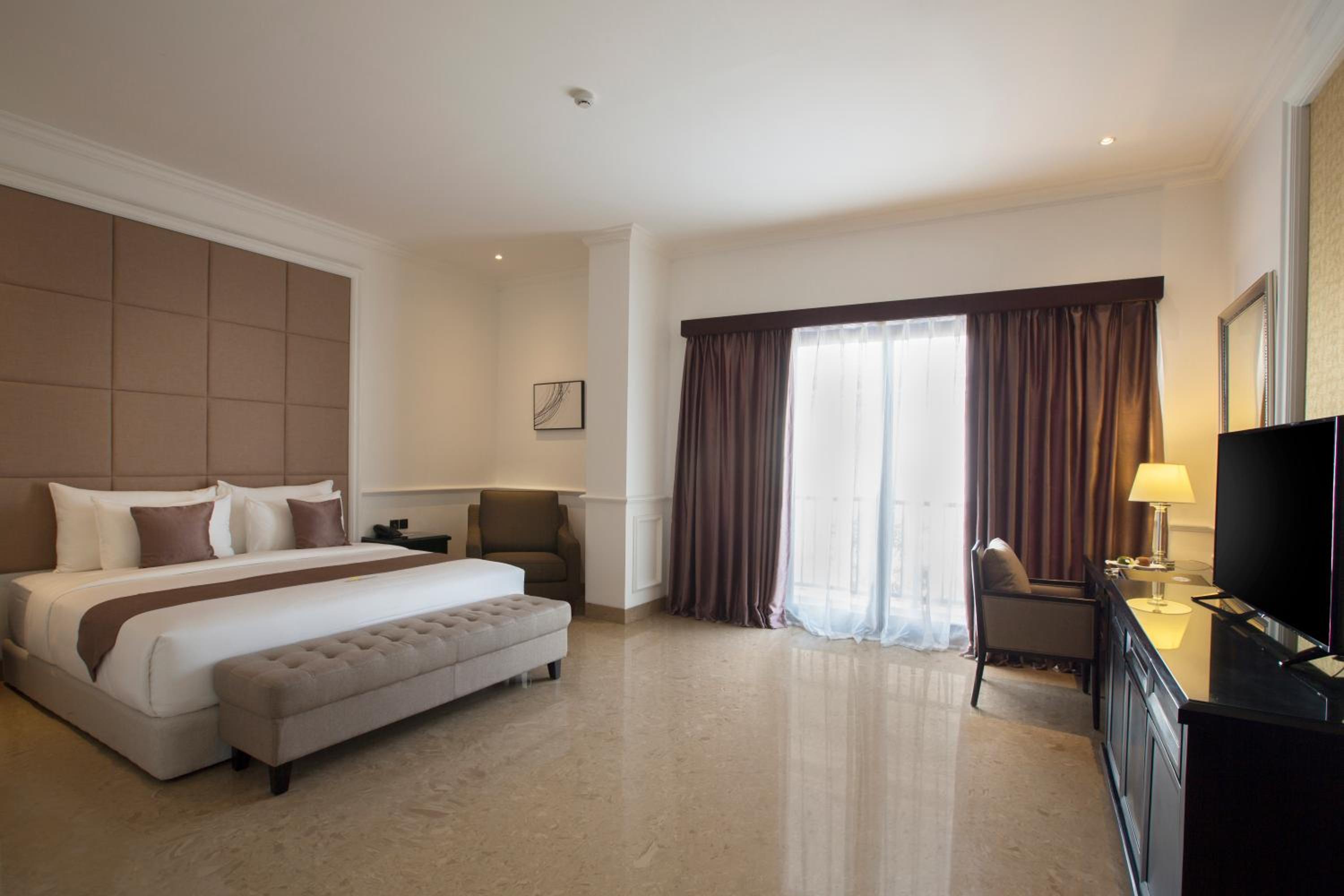 Executive Room with Pool View photo 1
