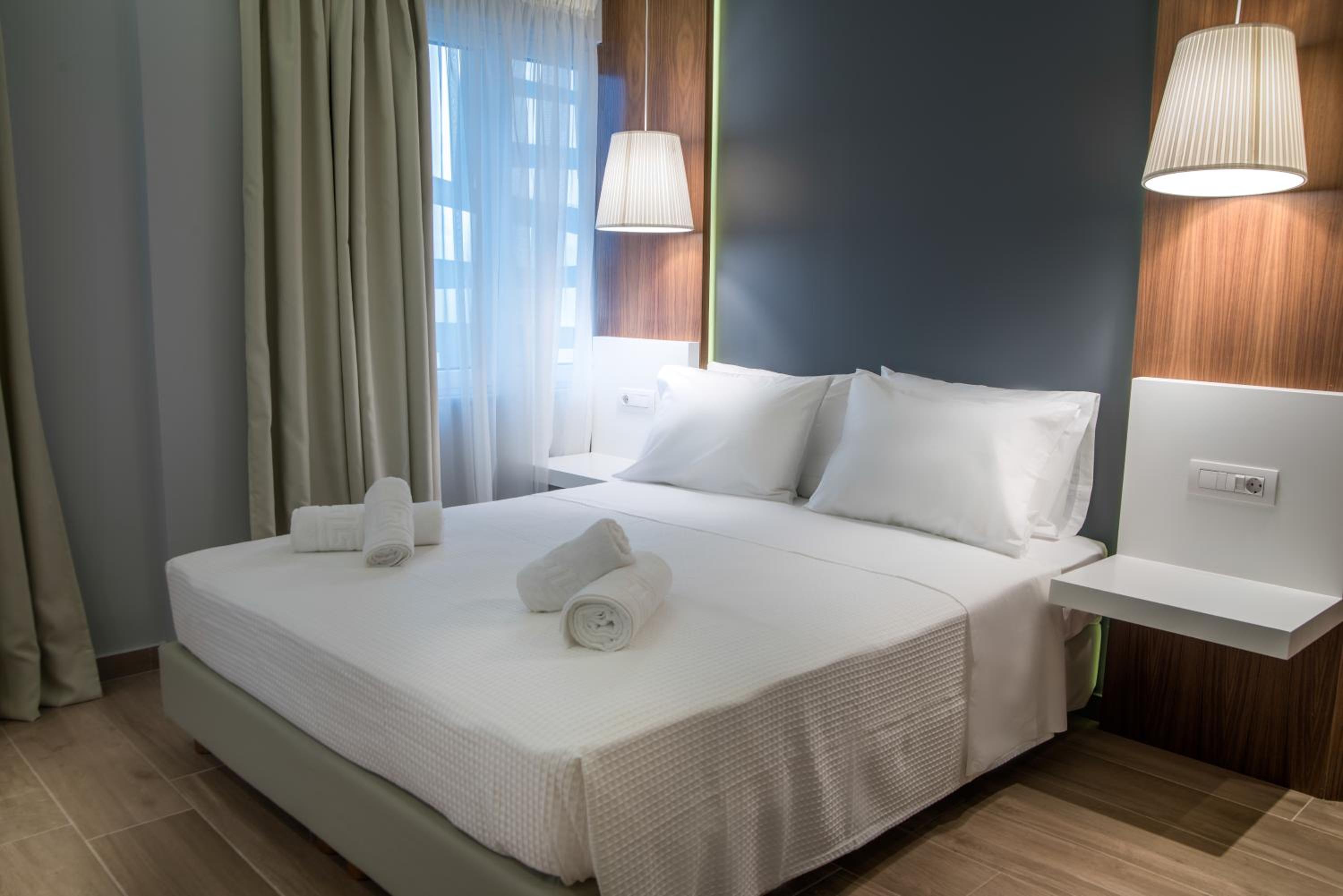 Deluxe Double Room (2 Adults + 1 Child) photo 1