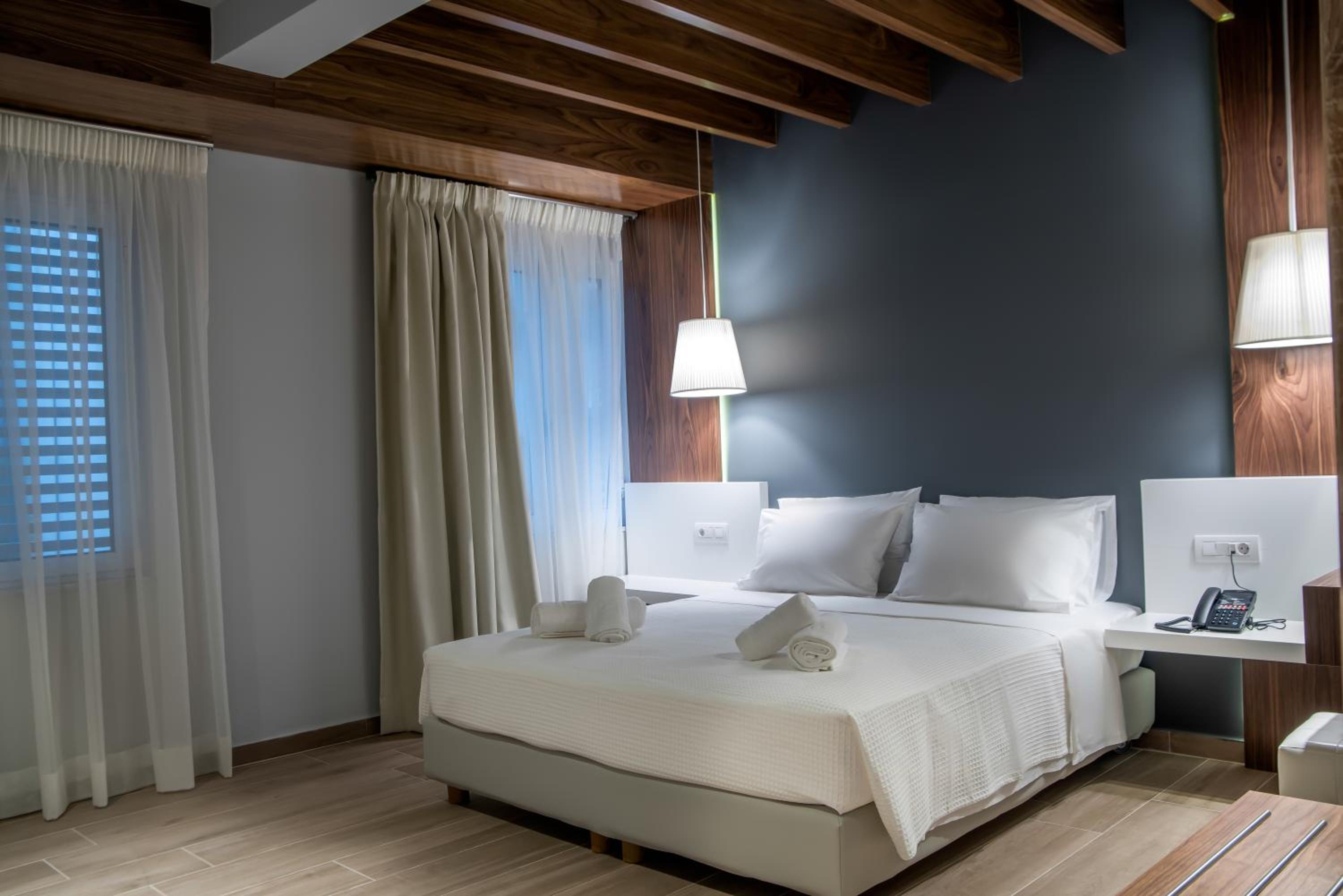 Deluxe Double Room (2 Adults + 1 Child) photo 3