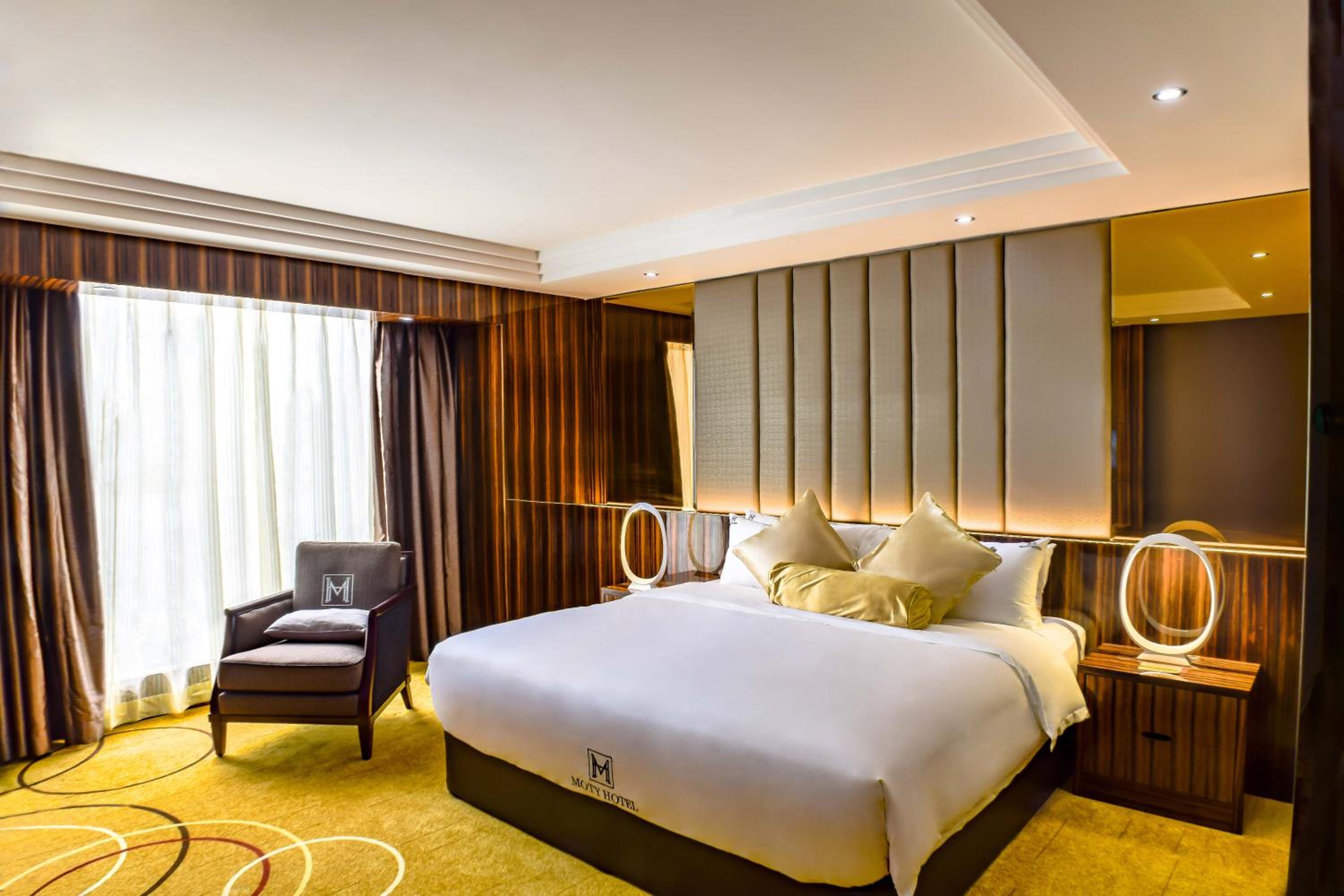Deluxe King Room photo 1