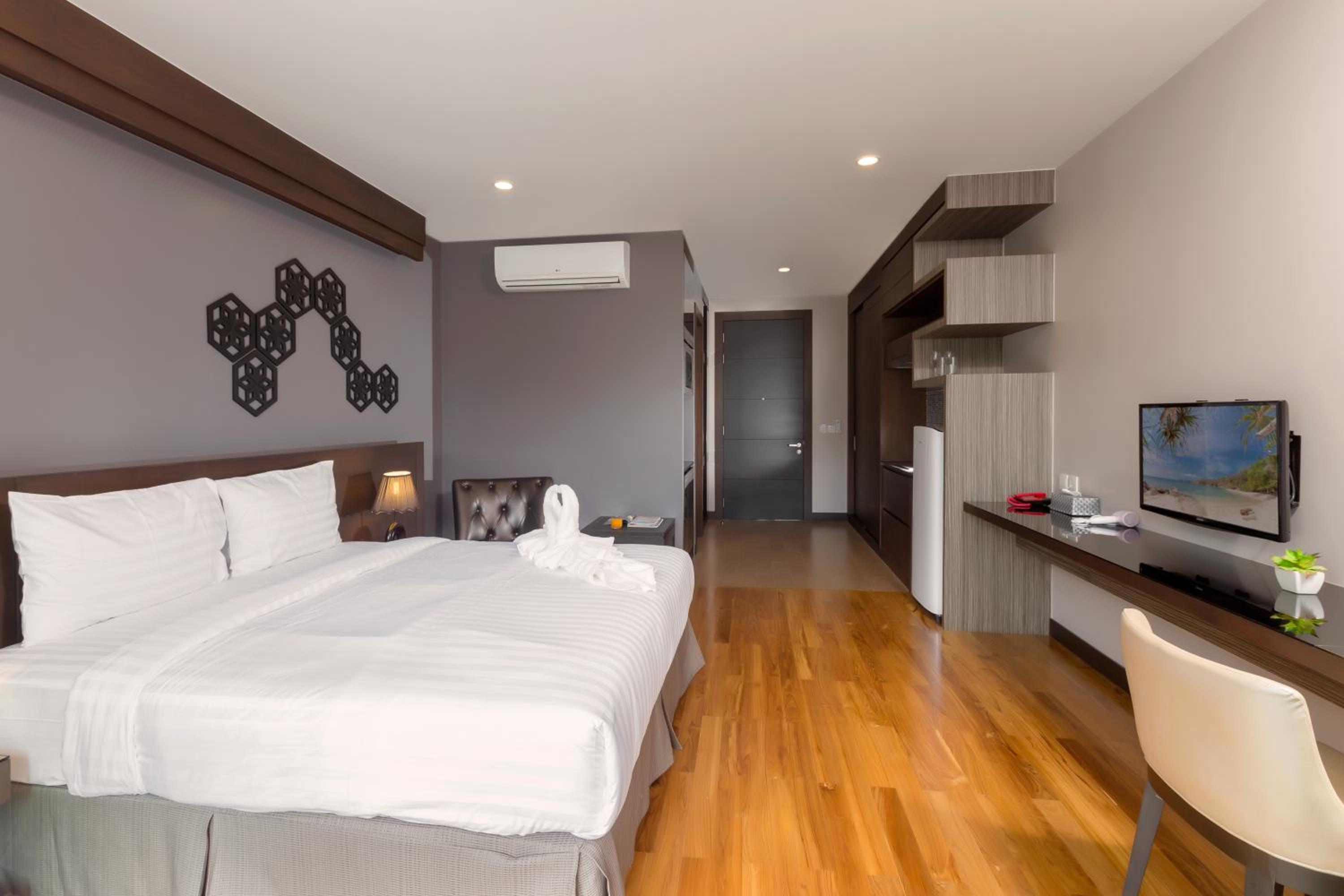 Superior Room with Spa Bath - Photo 4