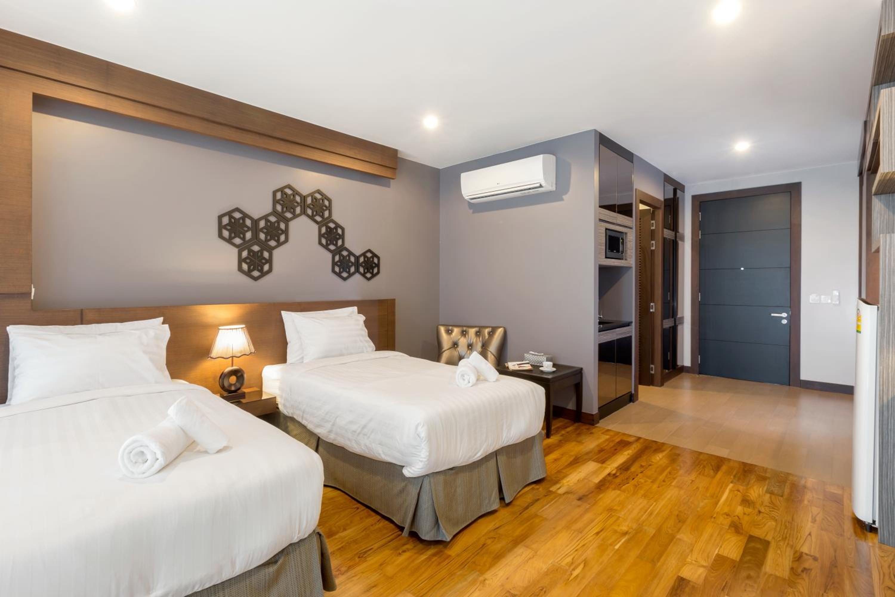 Superior Room with Spa Bath - Photo 7