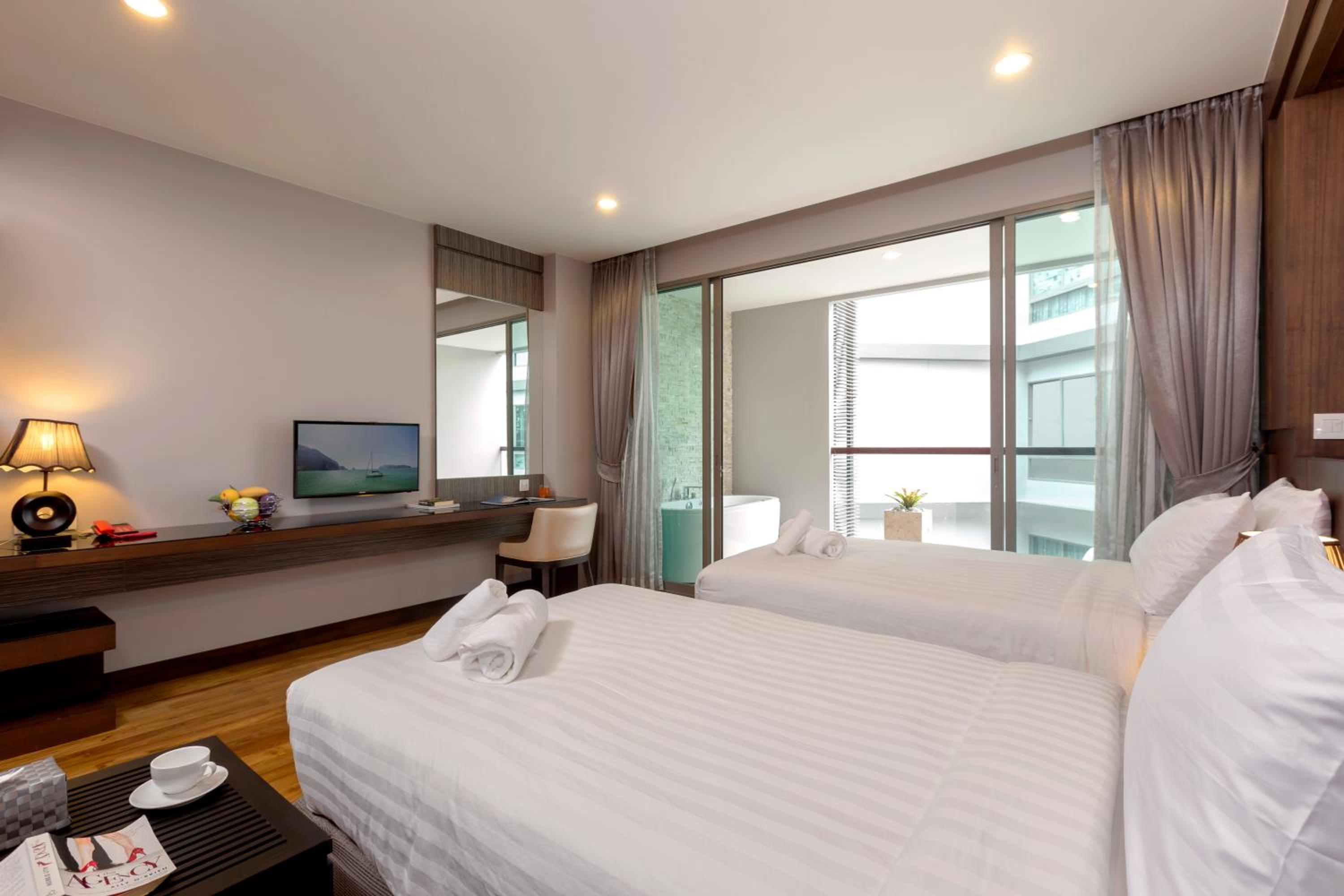Superior Room with Spa Bath - Photo 5