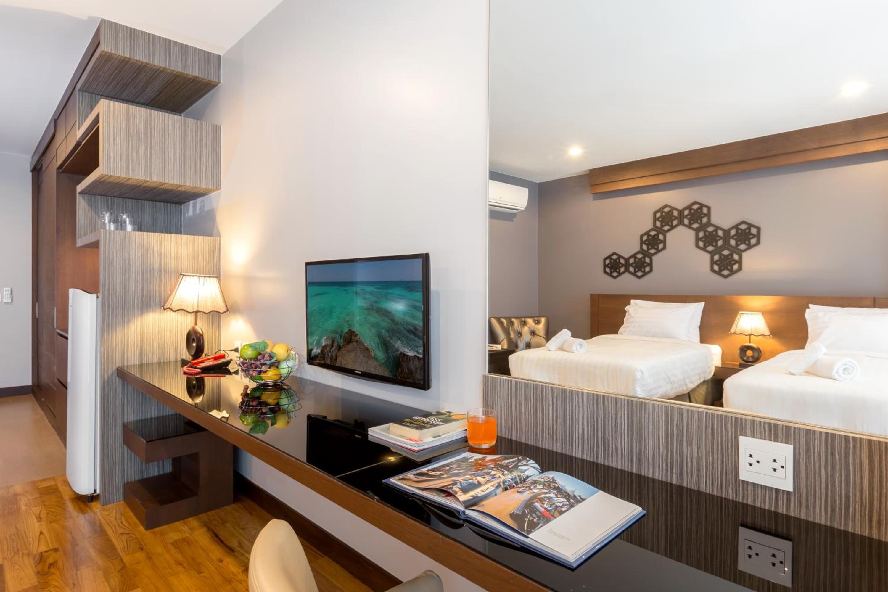 Superior Room with Spa Bath - Photo 6