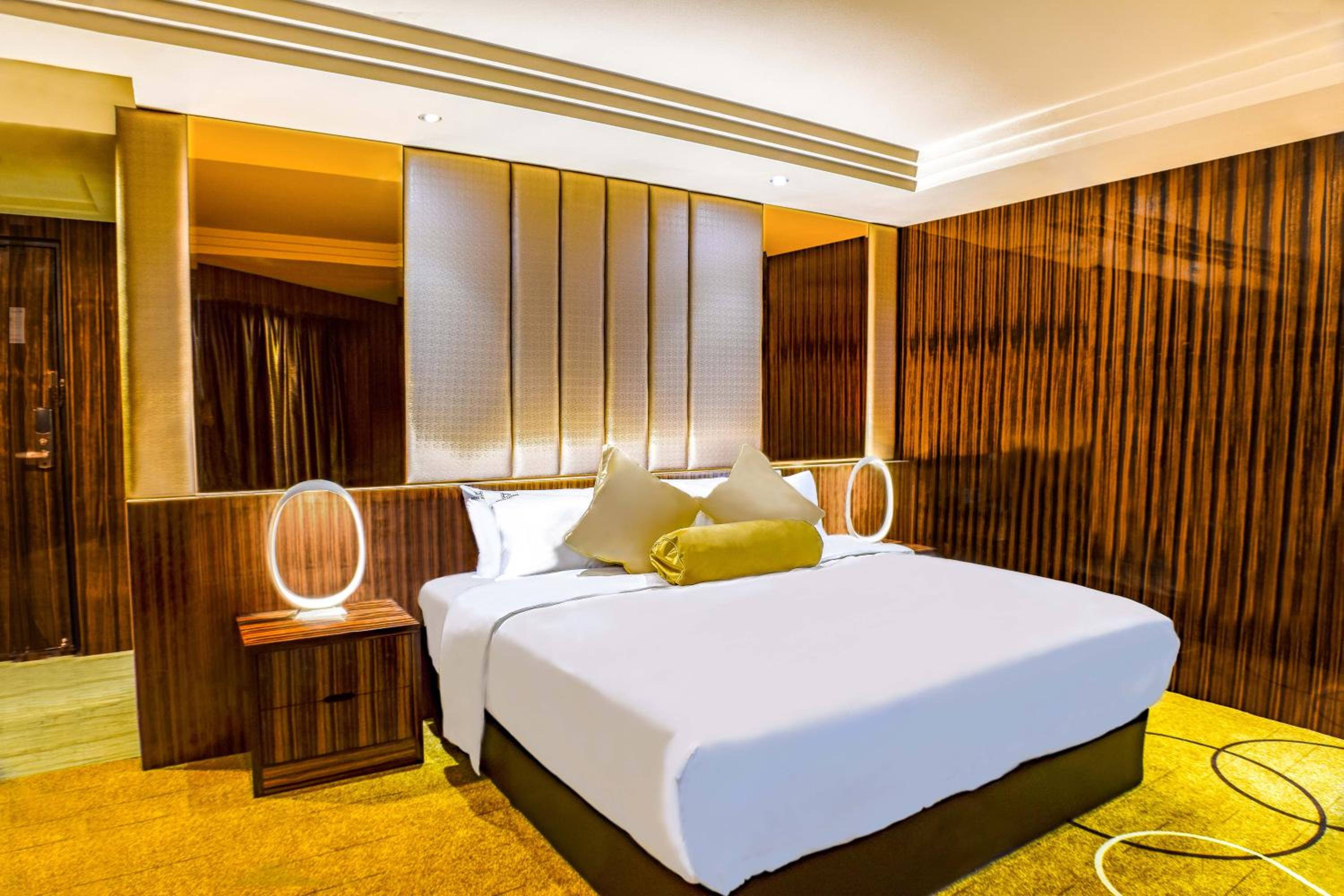 Premium King Room photo 1