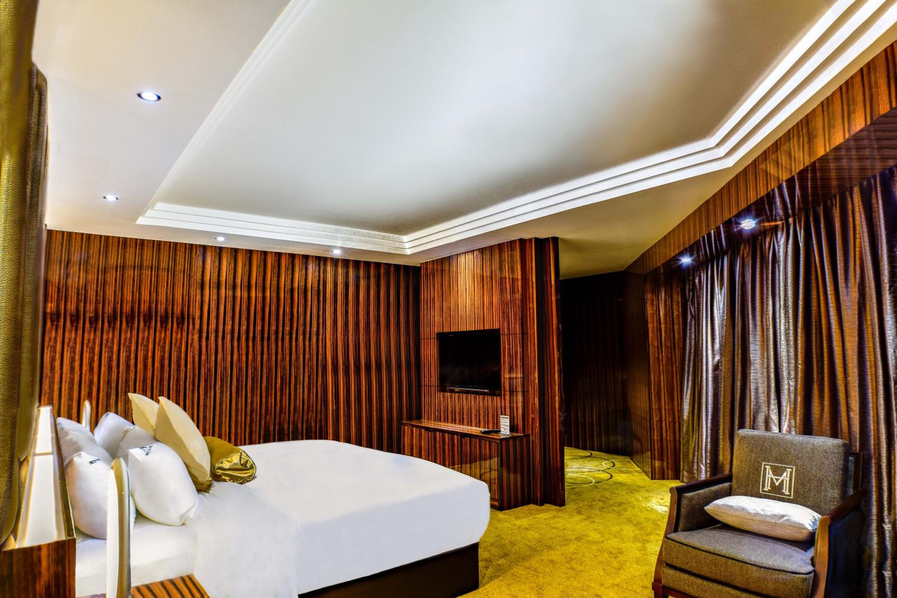 Premium King Room photo 3