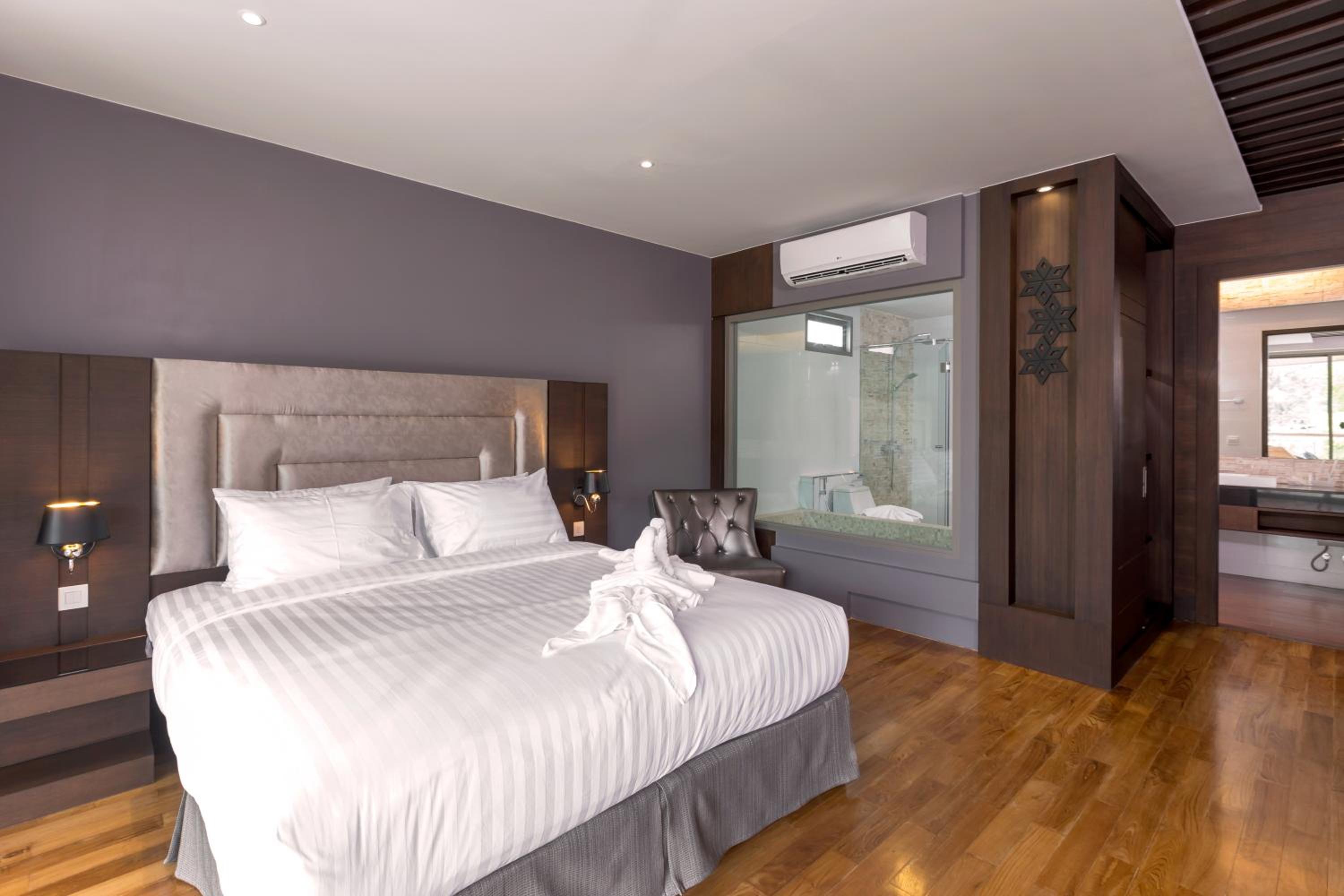 Deluxe Family Two-Bedroom With Spa Bath - Photo 4