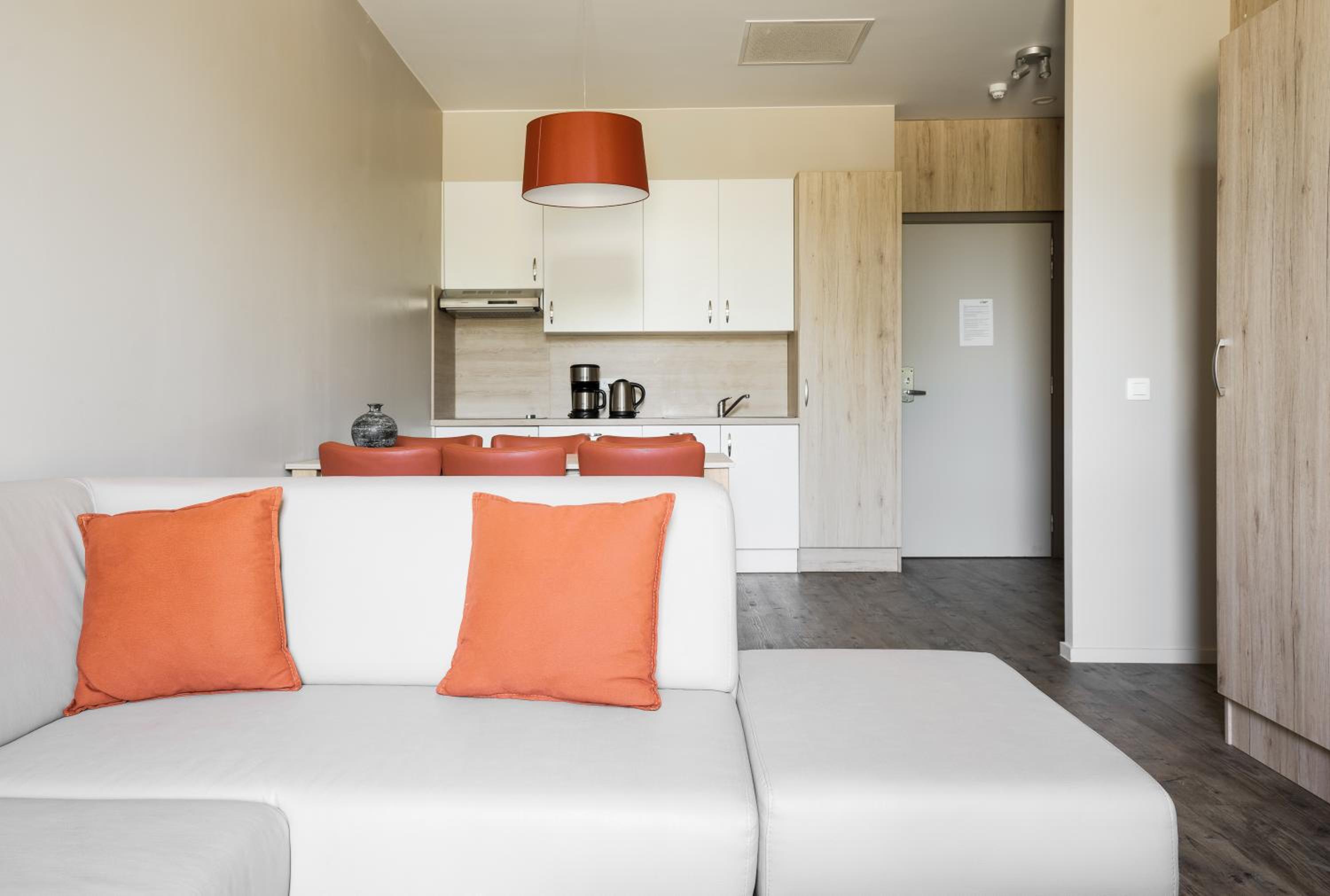 Spacious Familie Suite | 2 Adults - 3 Children photo 2