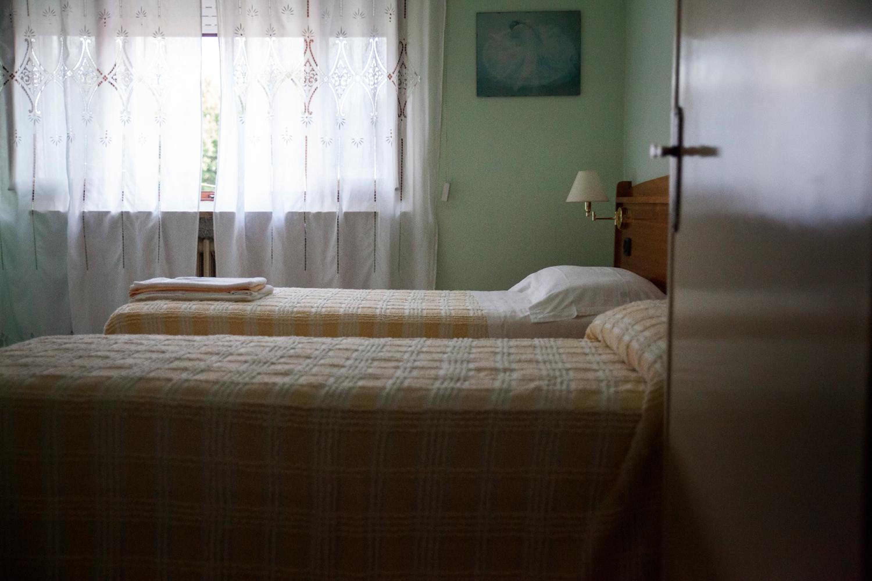 Twin Room - Photo 4