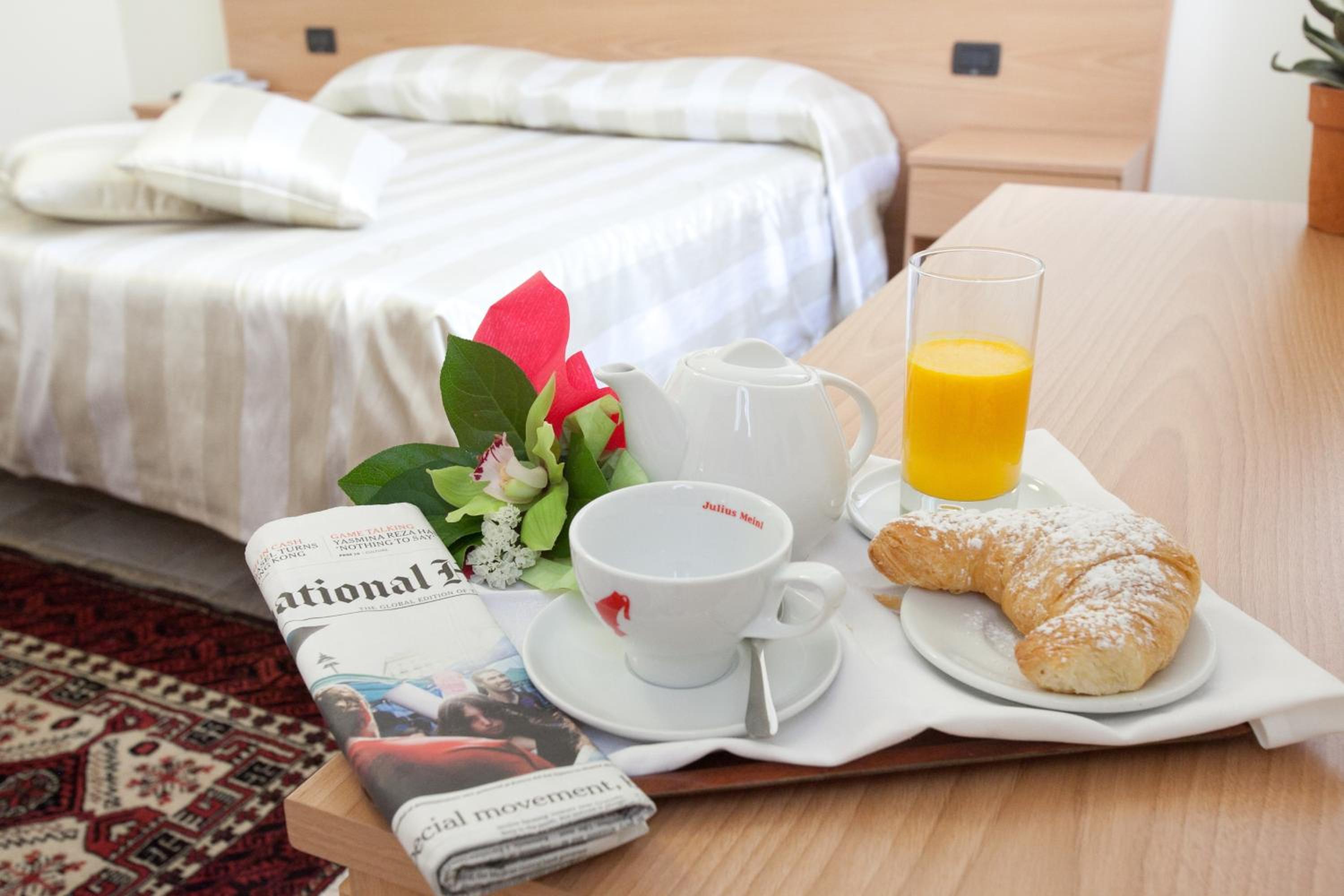 Standard Double or Twin Room - Photo 5