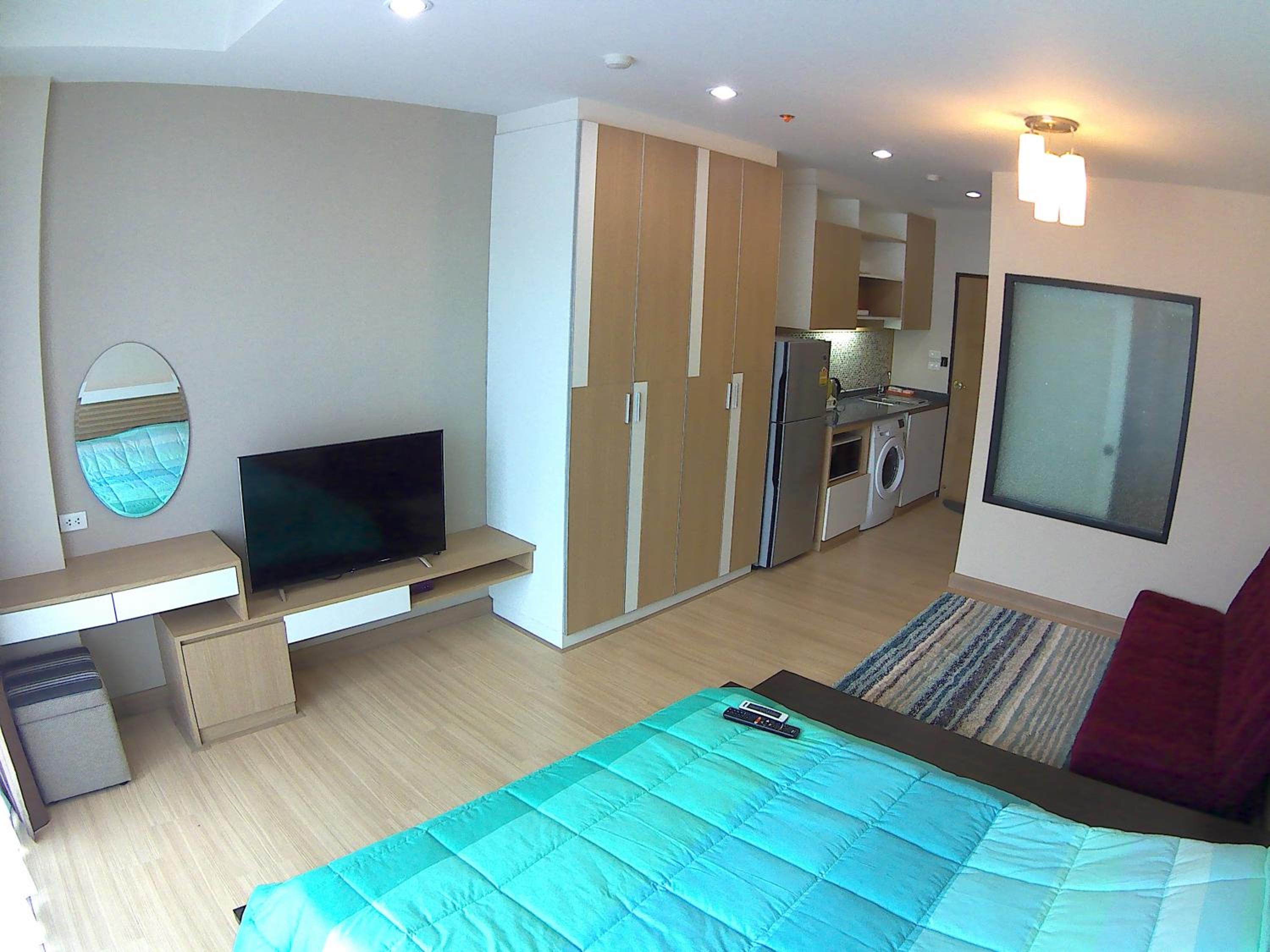 One-Bedroom Apartment photo 1