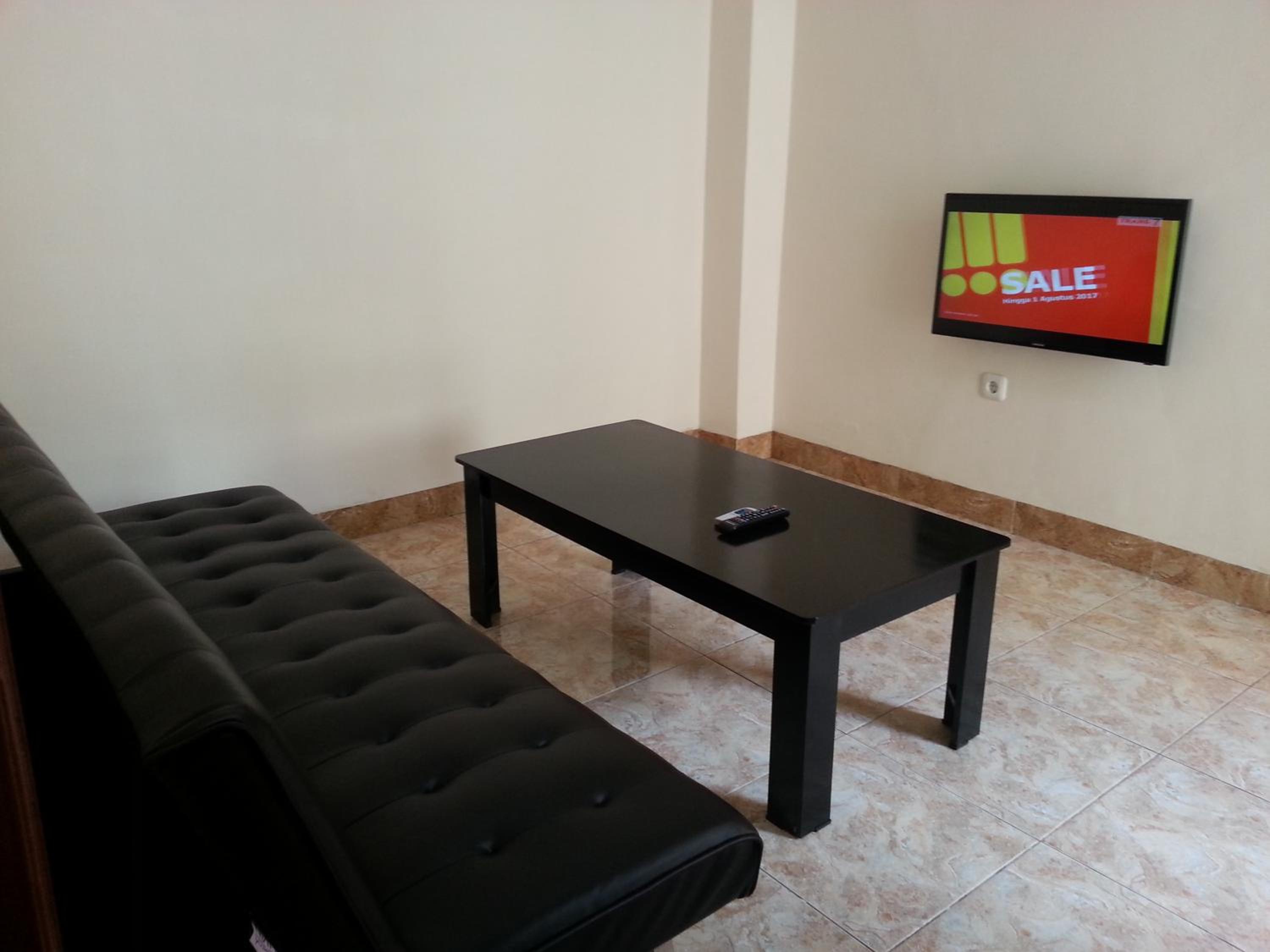 Superior Family Room photo 1