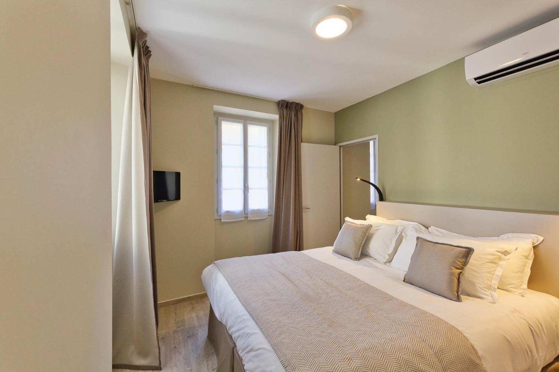 Studio Apartment photo 1