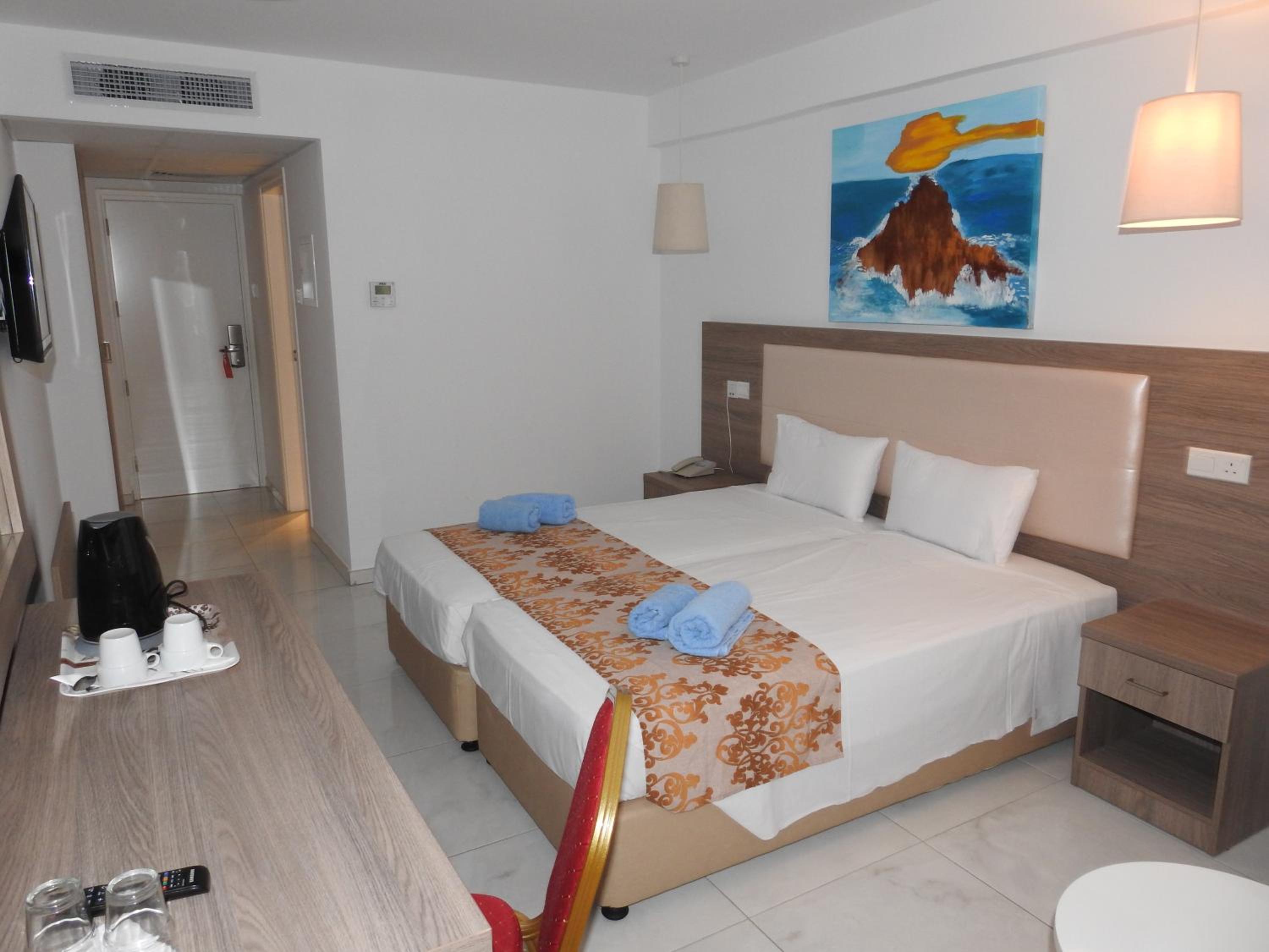 Standard Room with Sea View - Photo 3