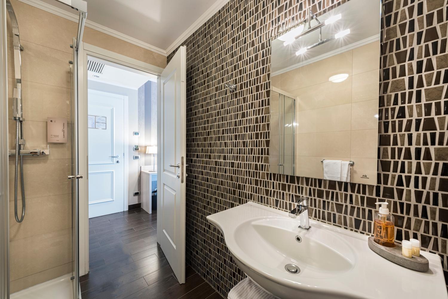 Superior Double Room - Photo 9