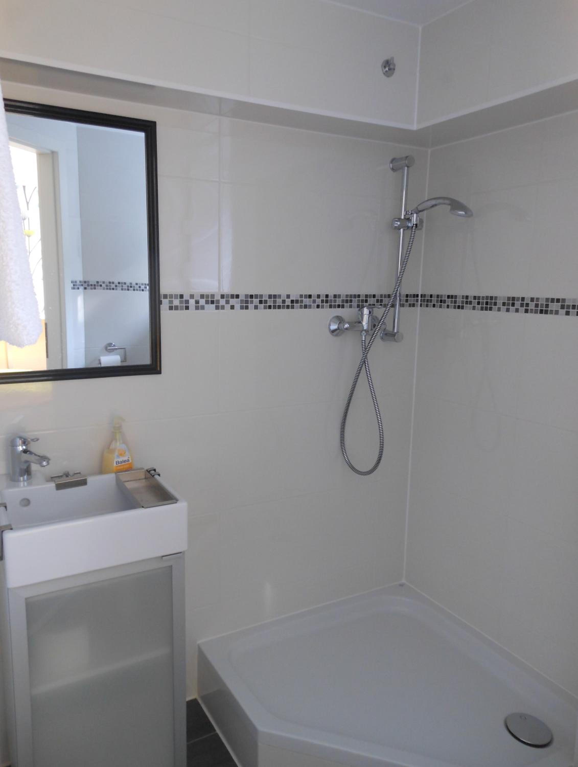 Twin Room with Bathroom photo 3