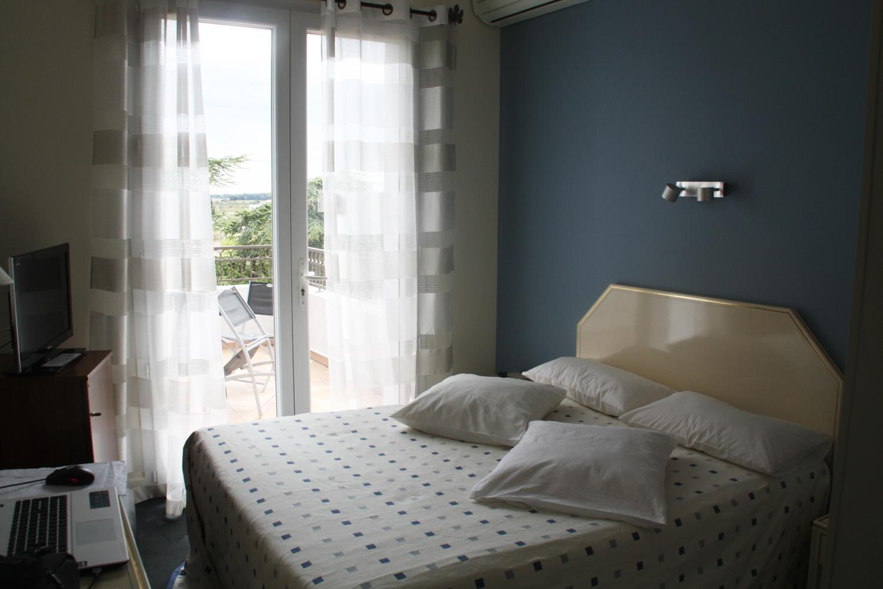 Standard Double/Twin Room photo 2