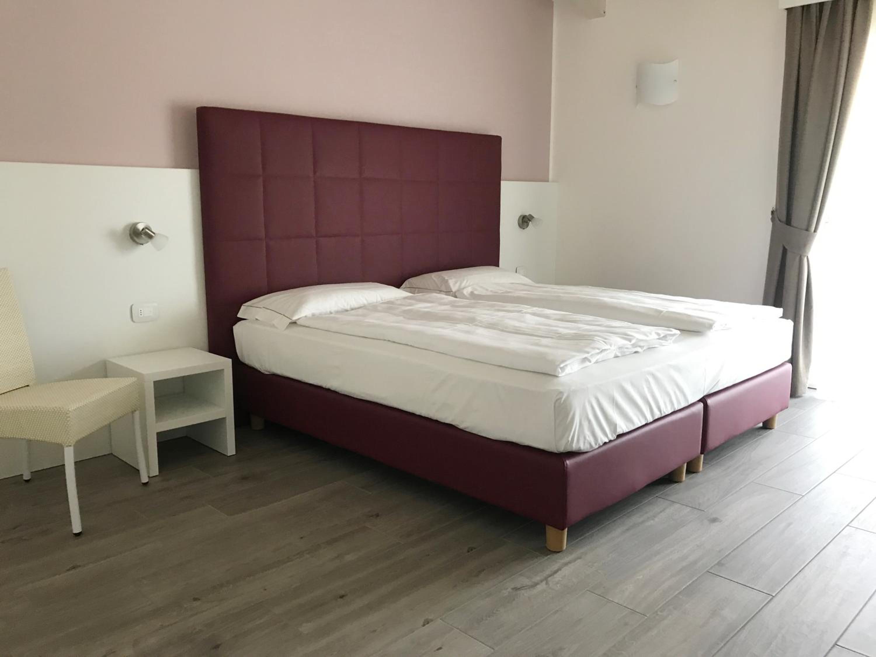 Superior Double or Twin Room with Lake View photo 3