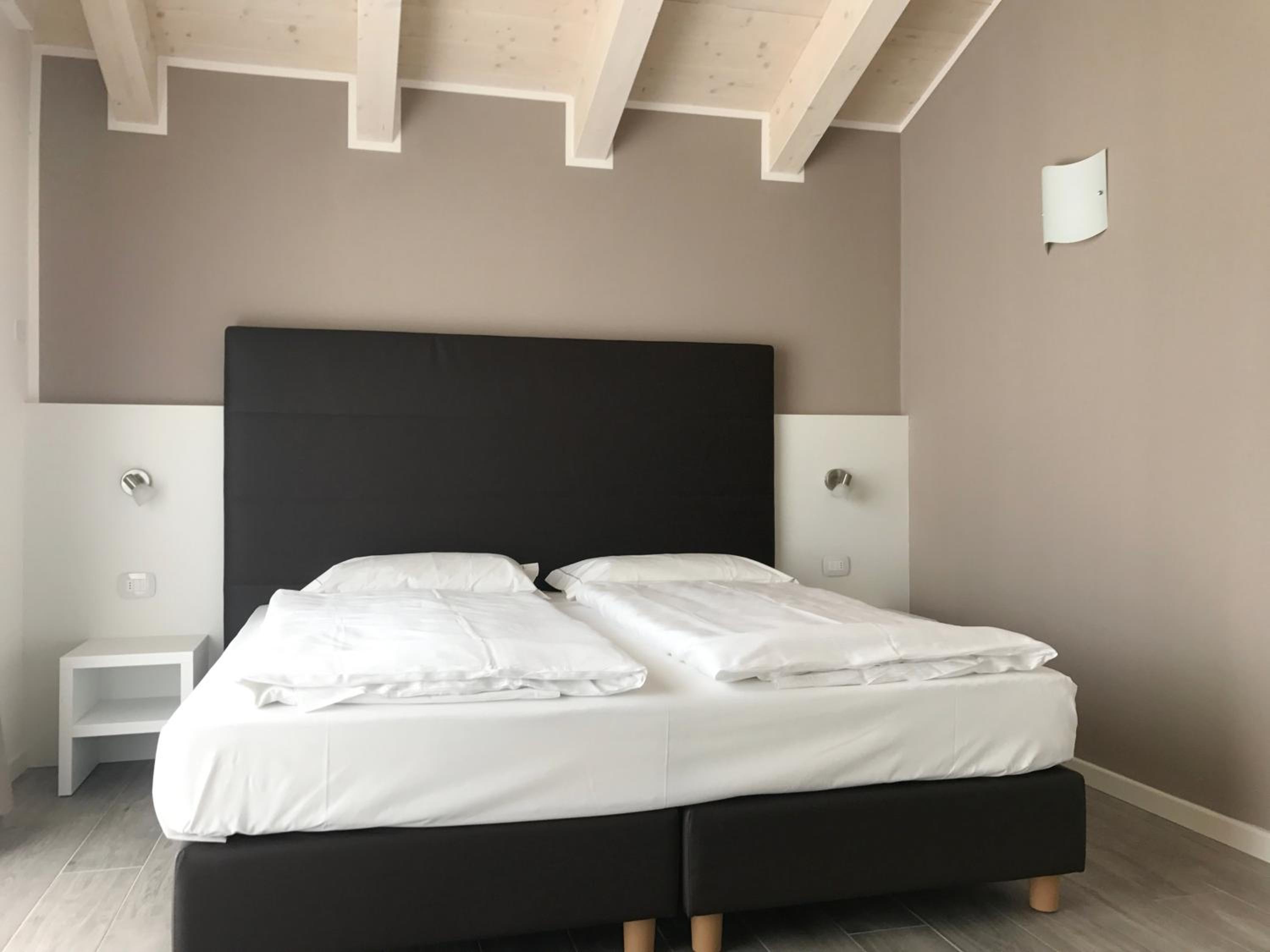 Superior Double or Twin Room with Lake View photo 1