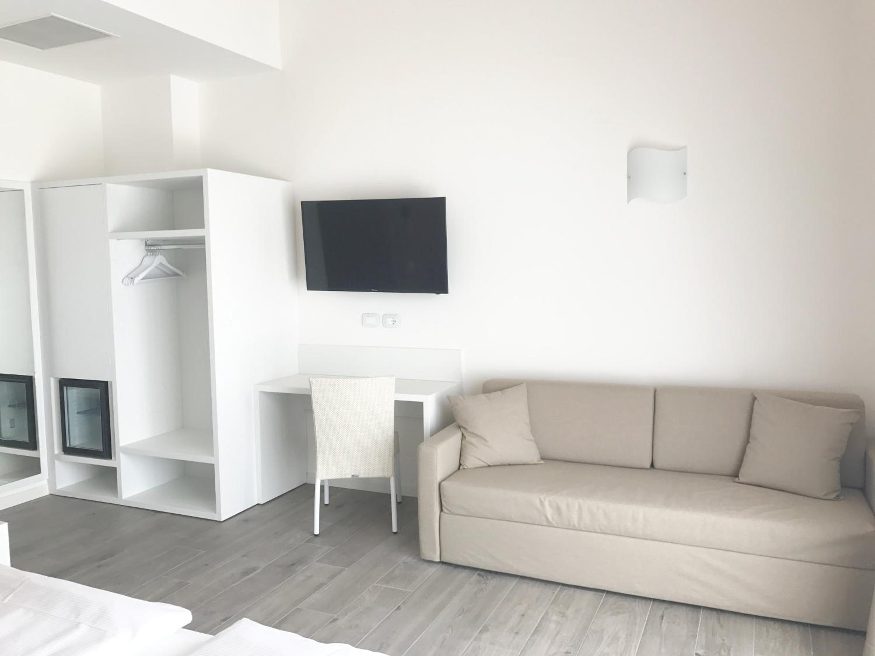 Triple Room with Balcony photo 3