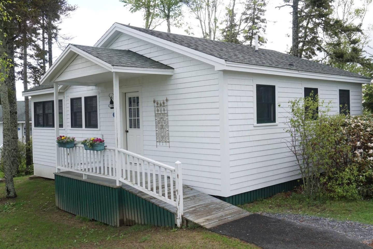 Two-Bedroom Cottage photo 3