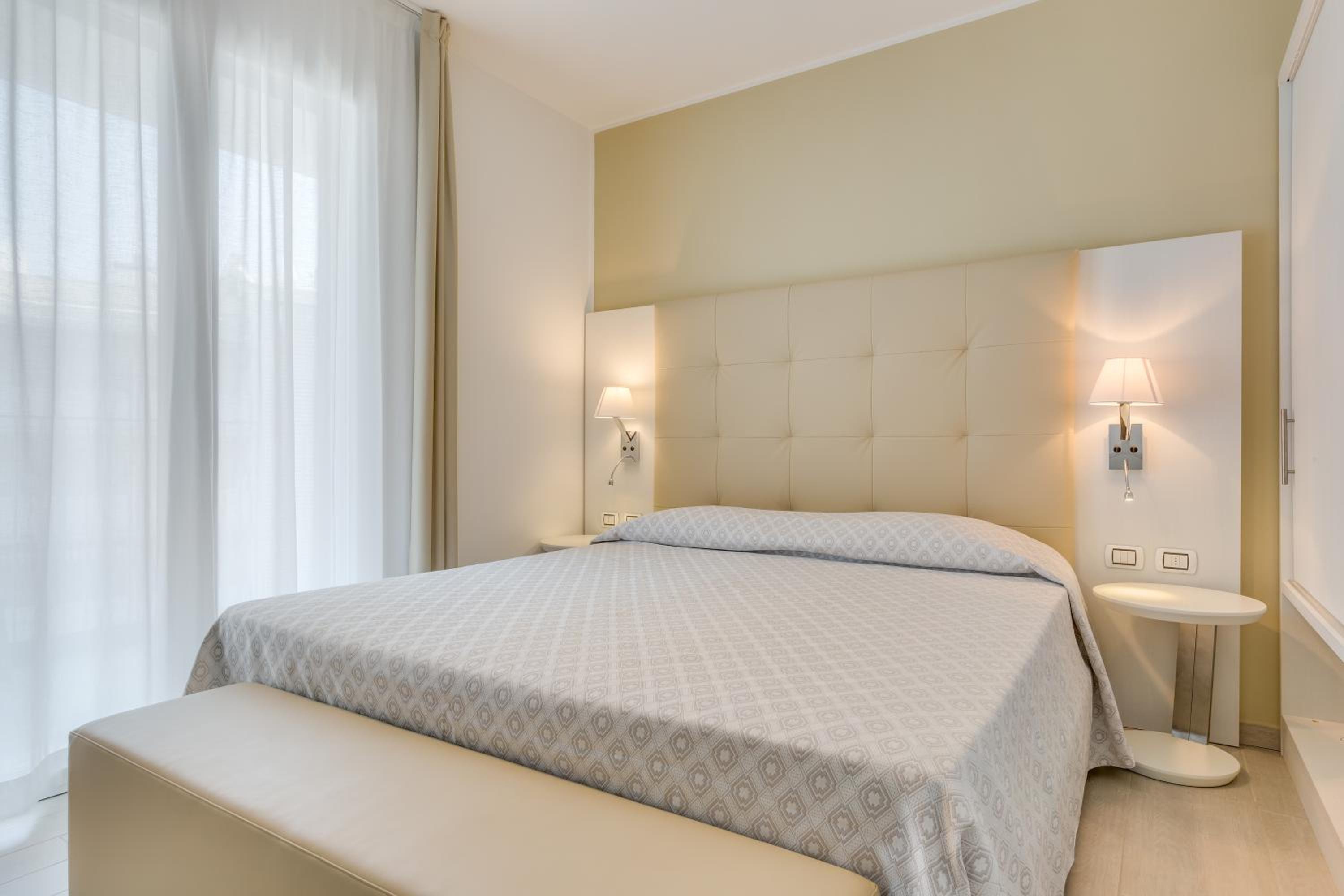 Family Suite (2 Adults + 2 Children) with Balcony - Photo 22