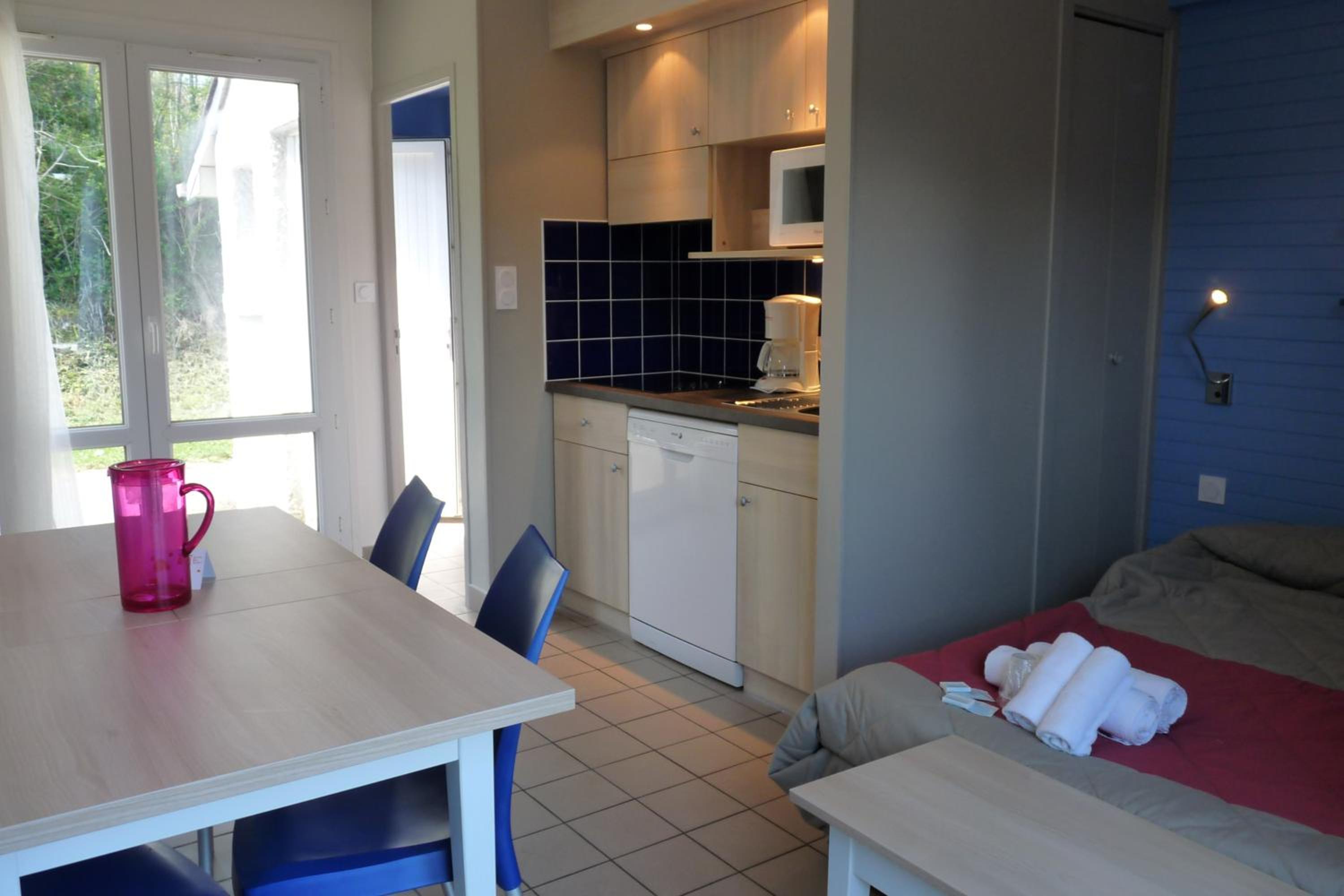 One-Bedroom Apartment (6 Adults) photo 2