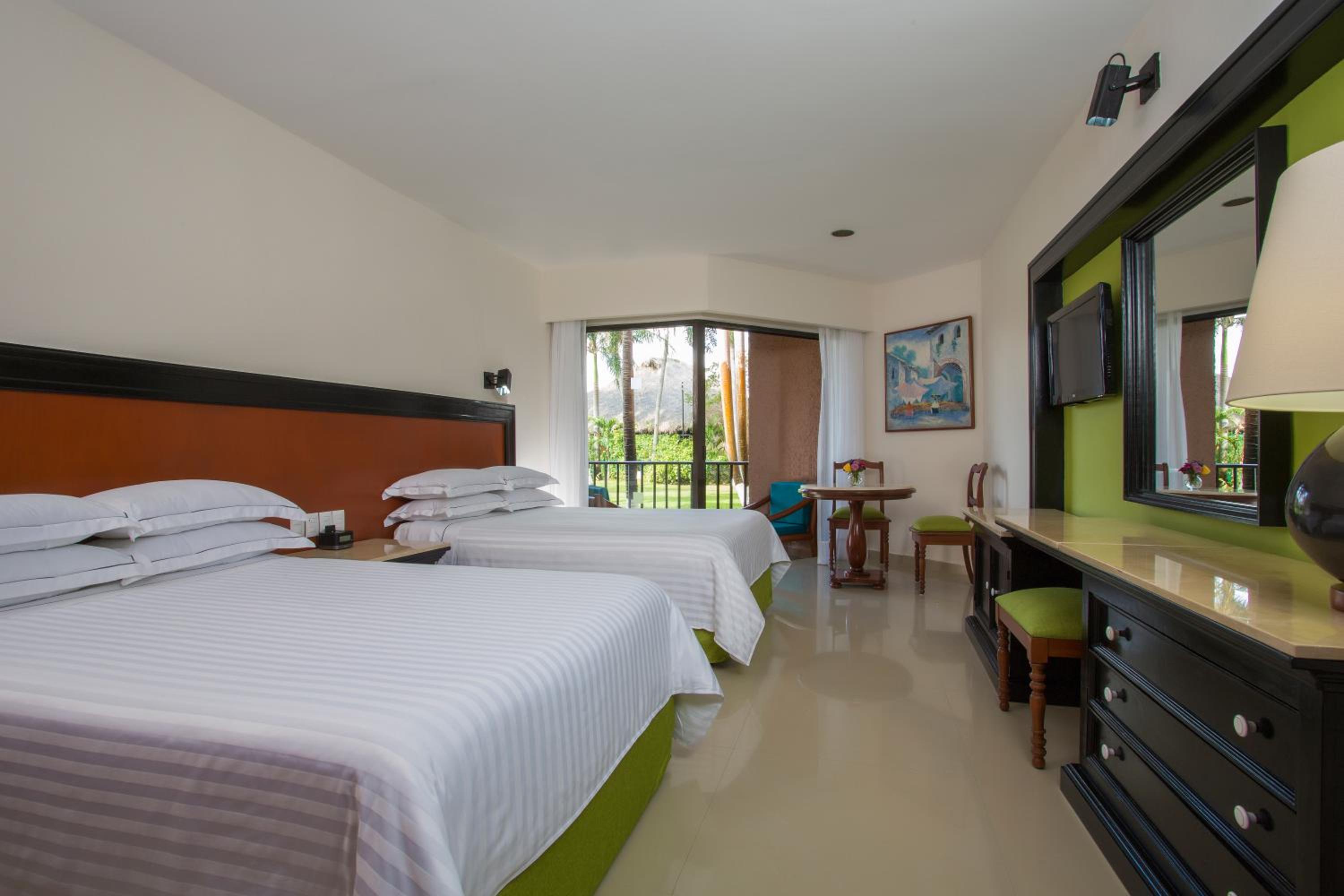 Deluxe Double Room (3 Adults + 1 Child)  photo 3