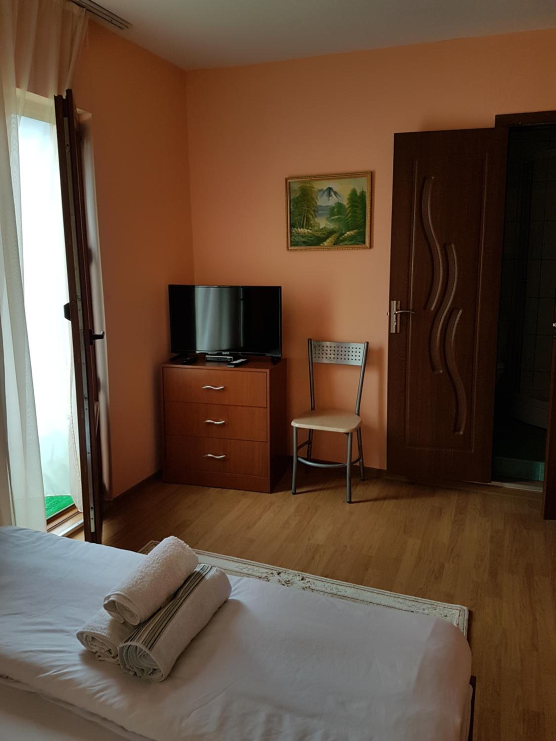 Double Room - Photo 6