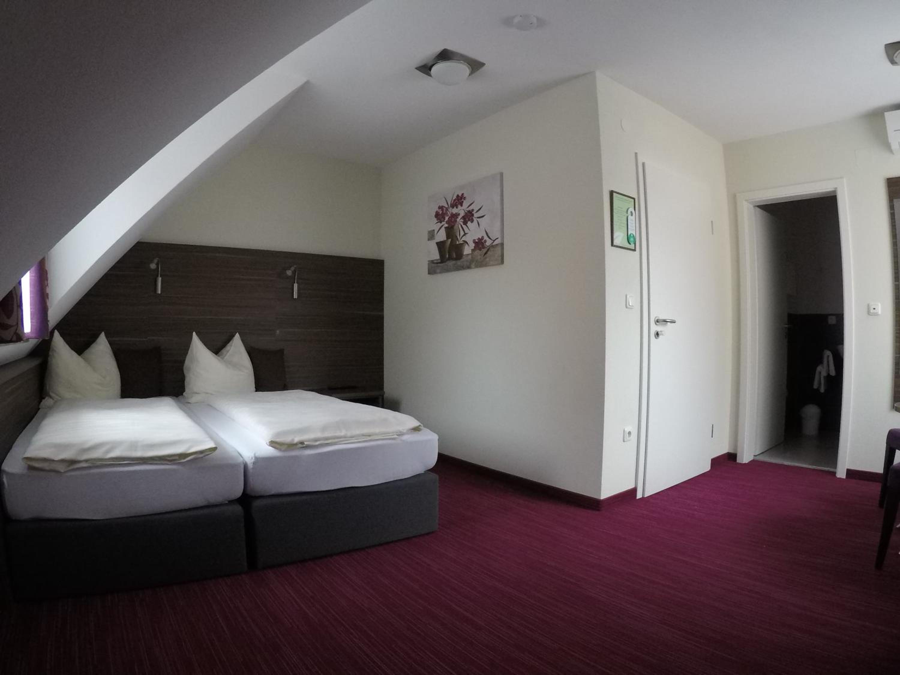 Standard Double or Twin Room photo 1