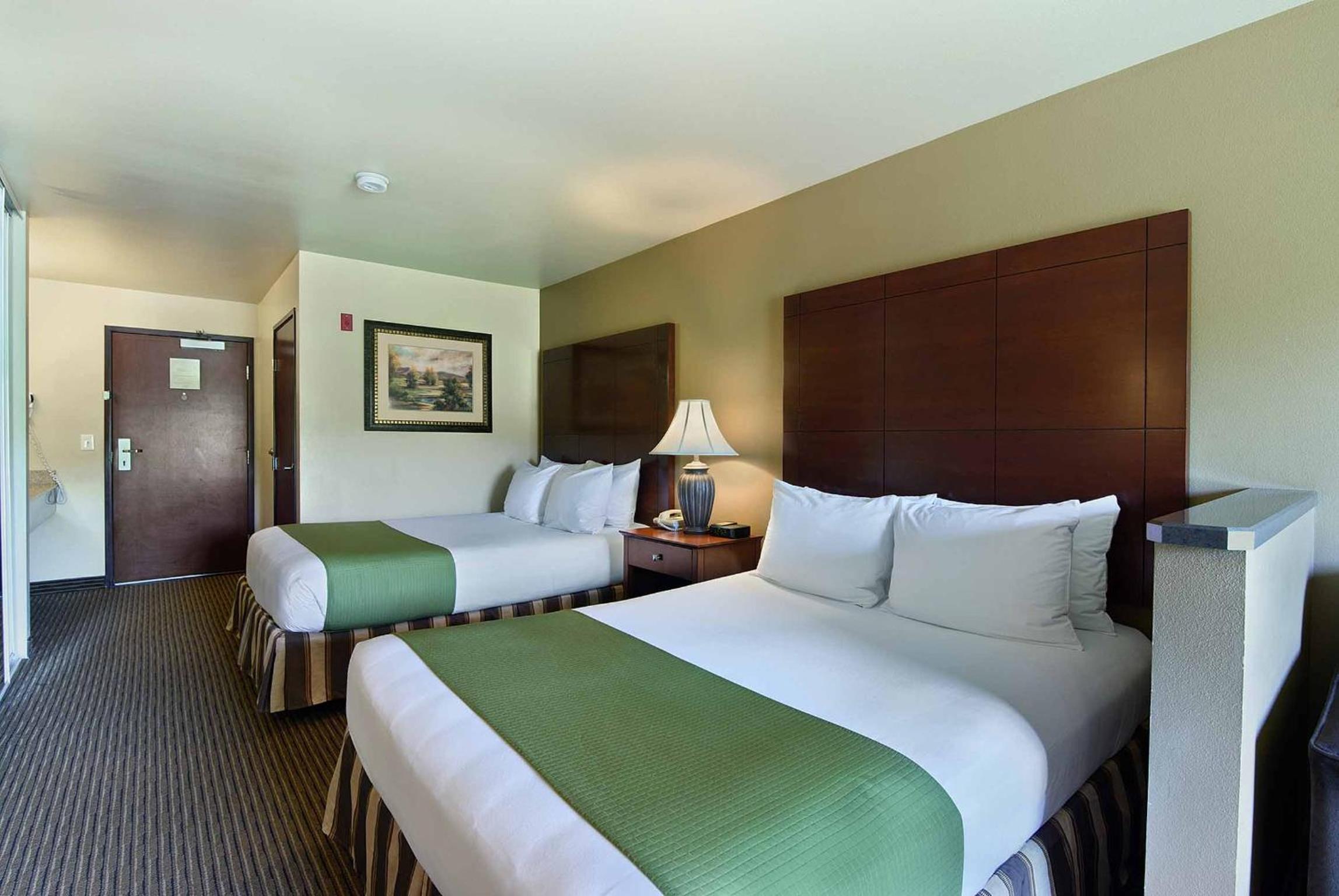 River View 2 Queen Suite - Photo 2