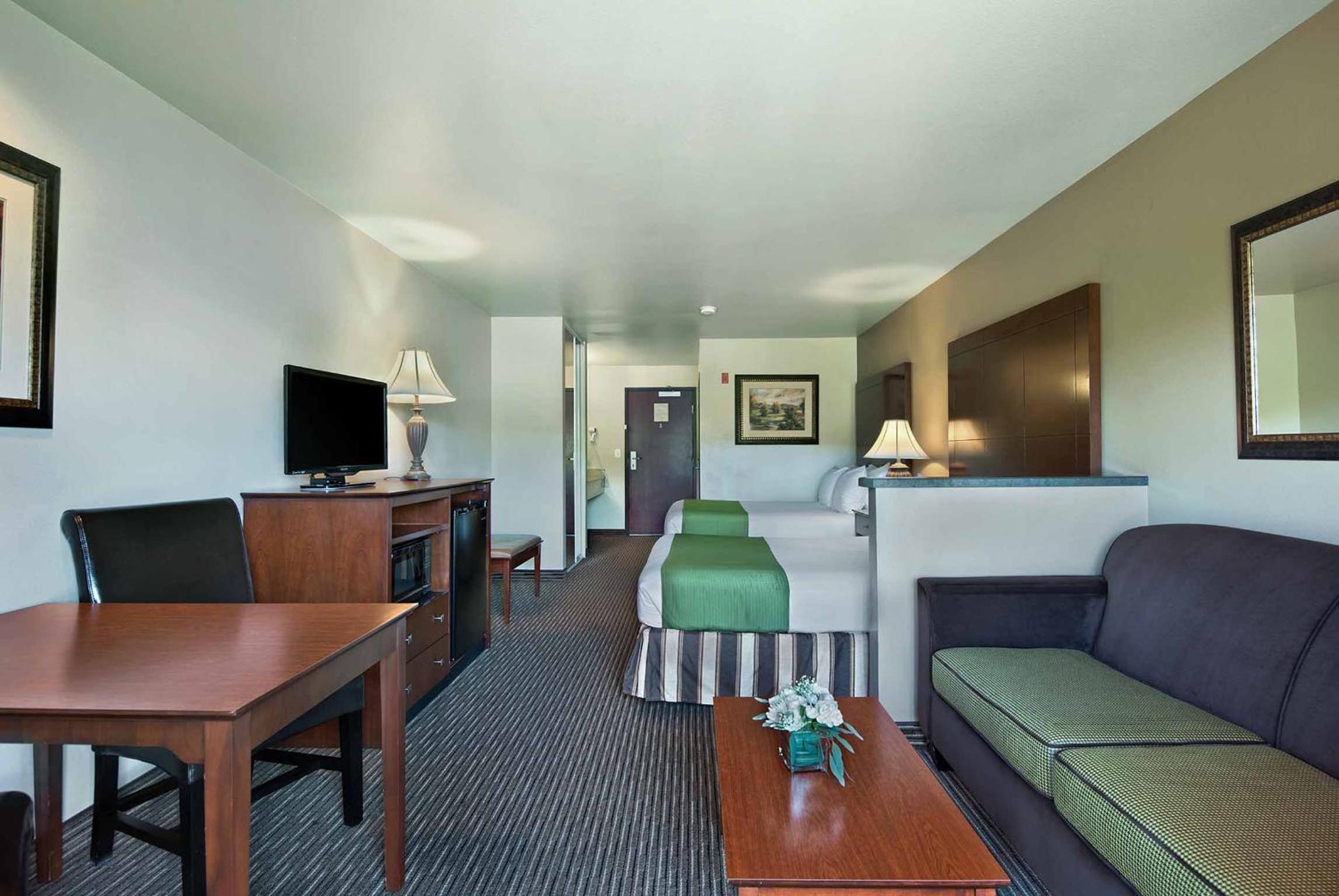 River View 2 Queen Suite - Photo 3