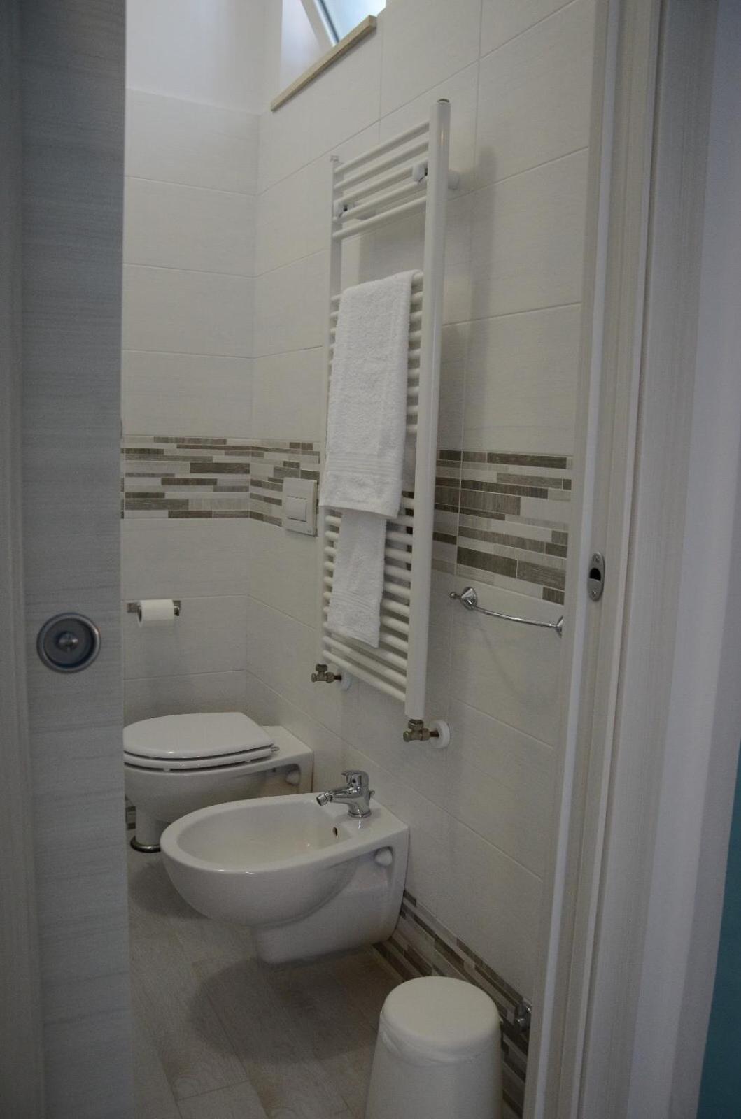 Two-Bedroom House - Photo 3