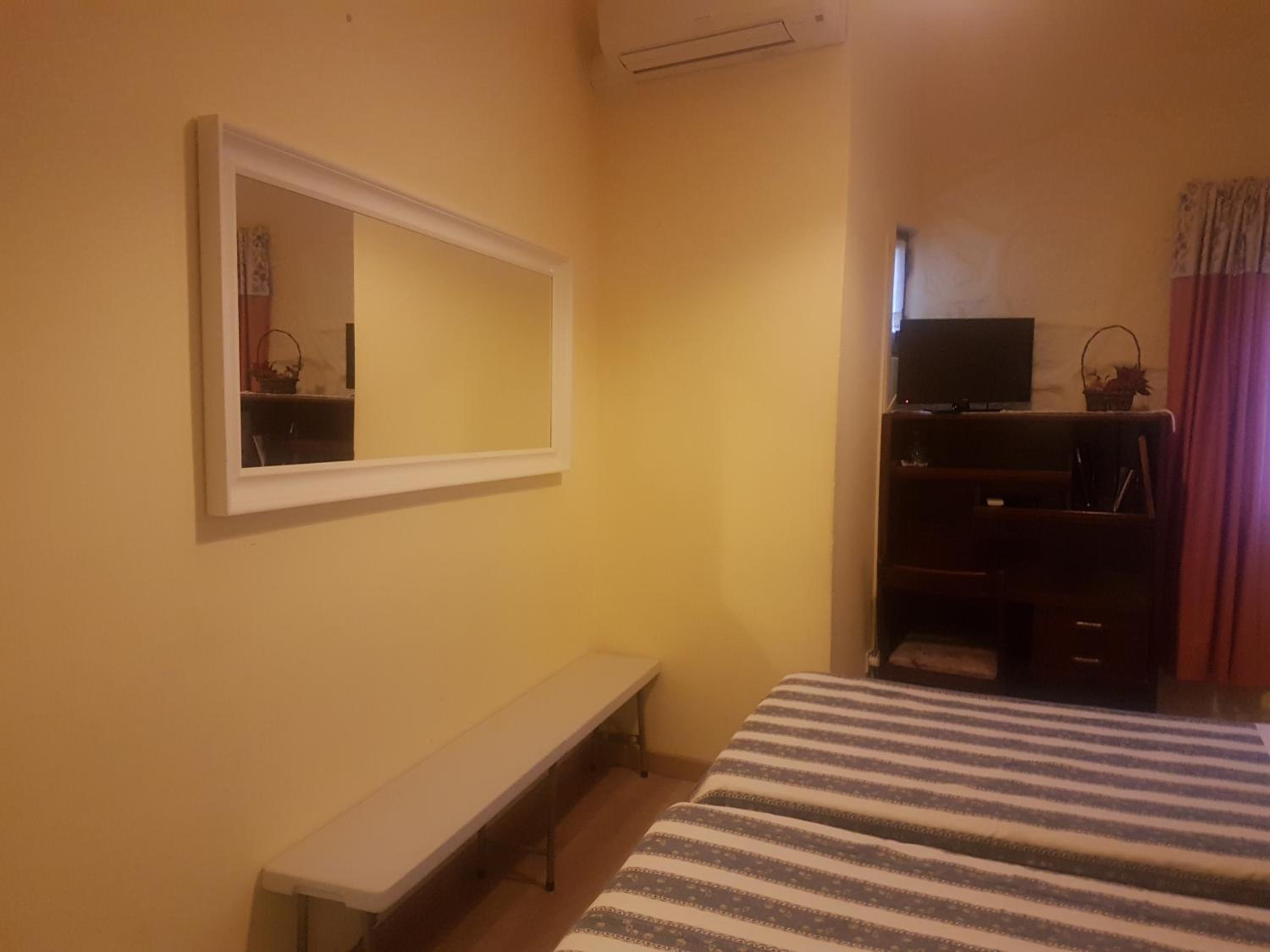 Twin Room - Photo 8