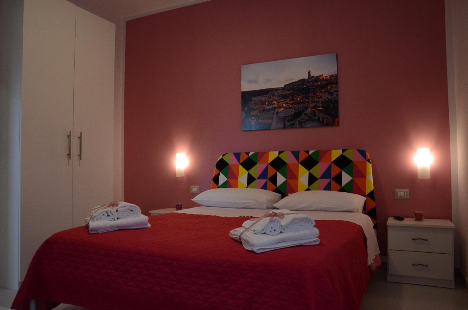 Double Room with Private Bathroom - Photo 18