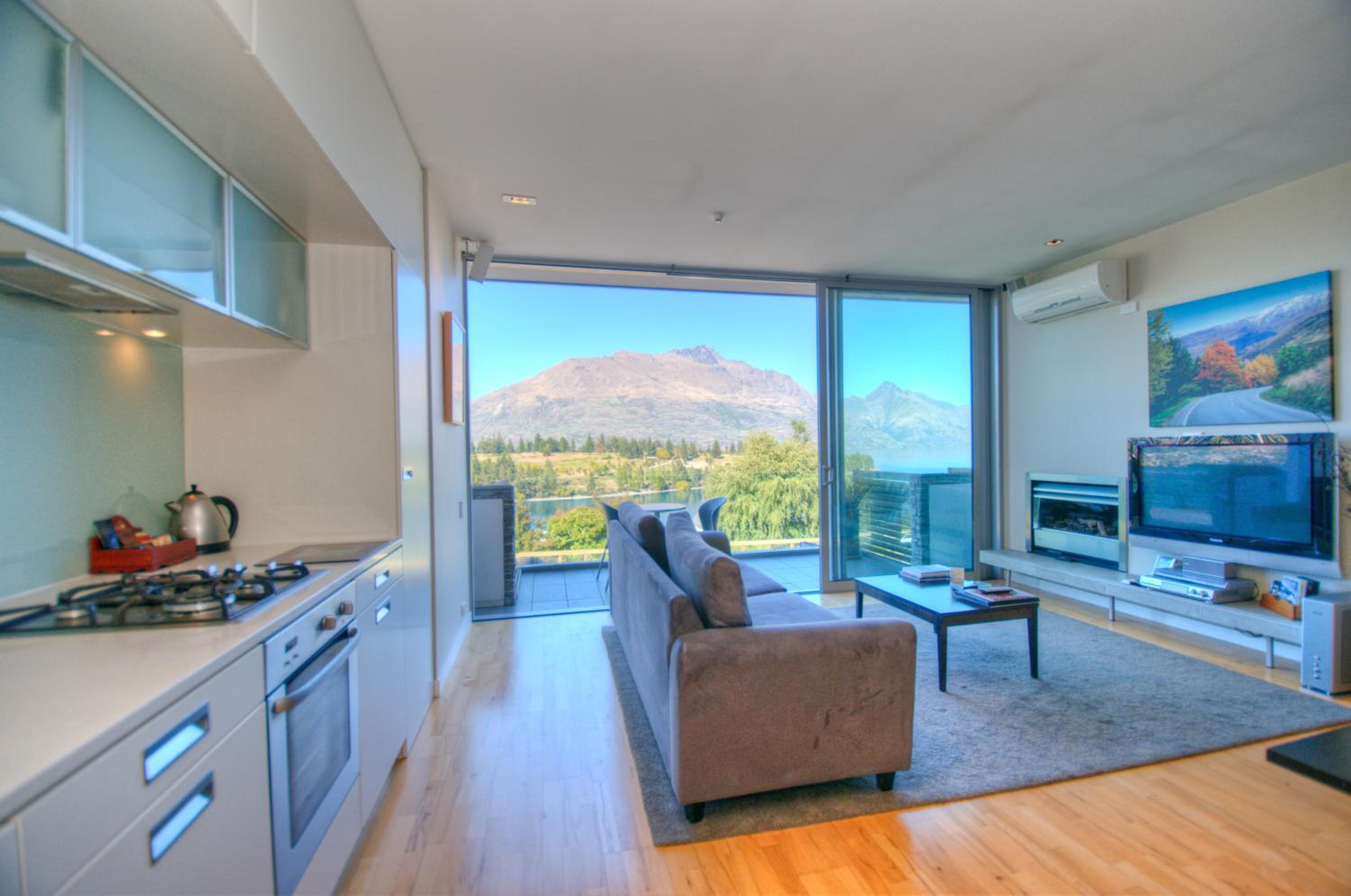 Lake View Two Bedroom Apartment with Balcony and Two Bathrooms