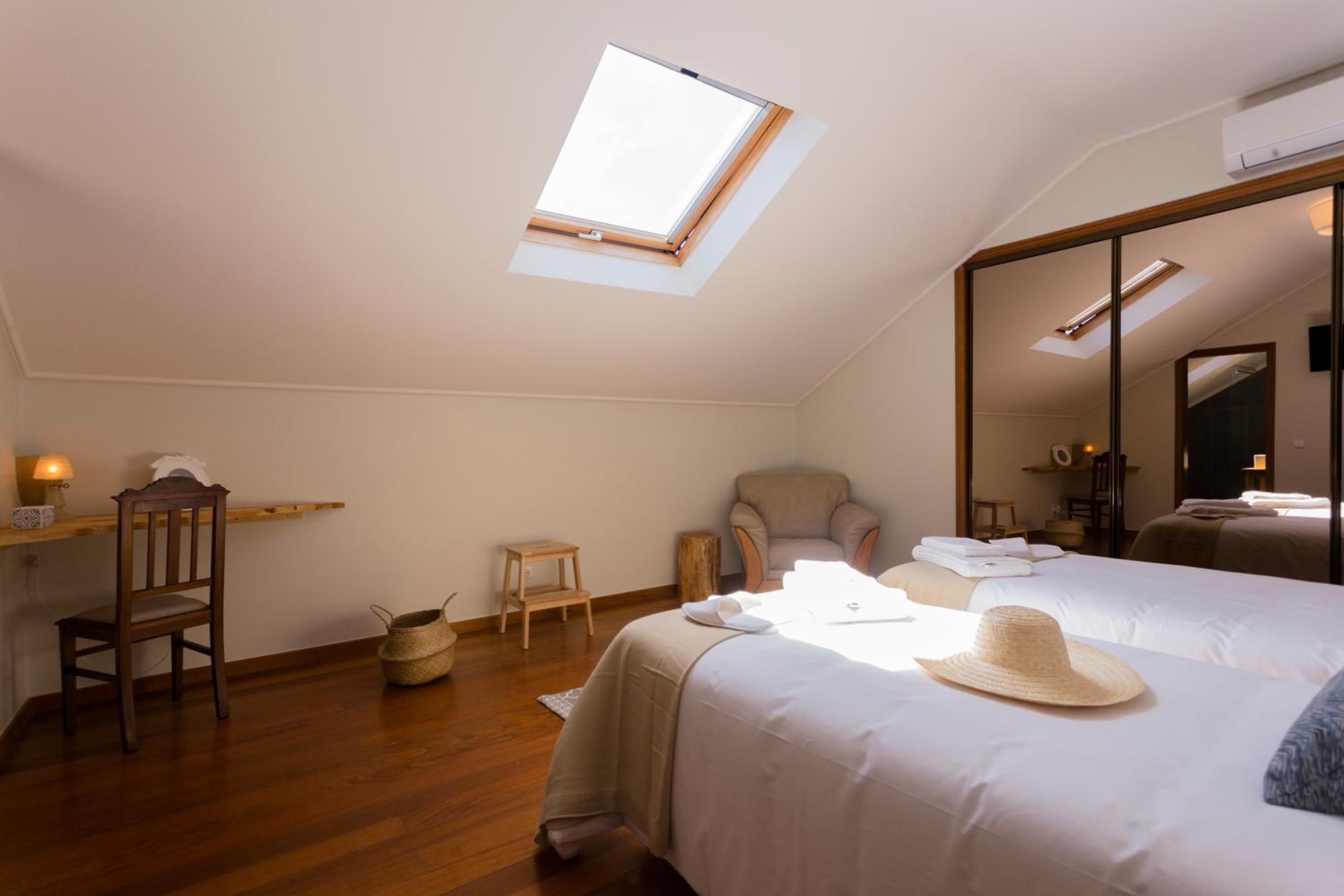 Double or Twin Room with Private Bathroom photo 3