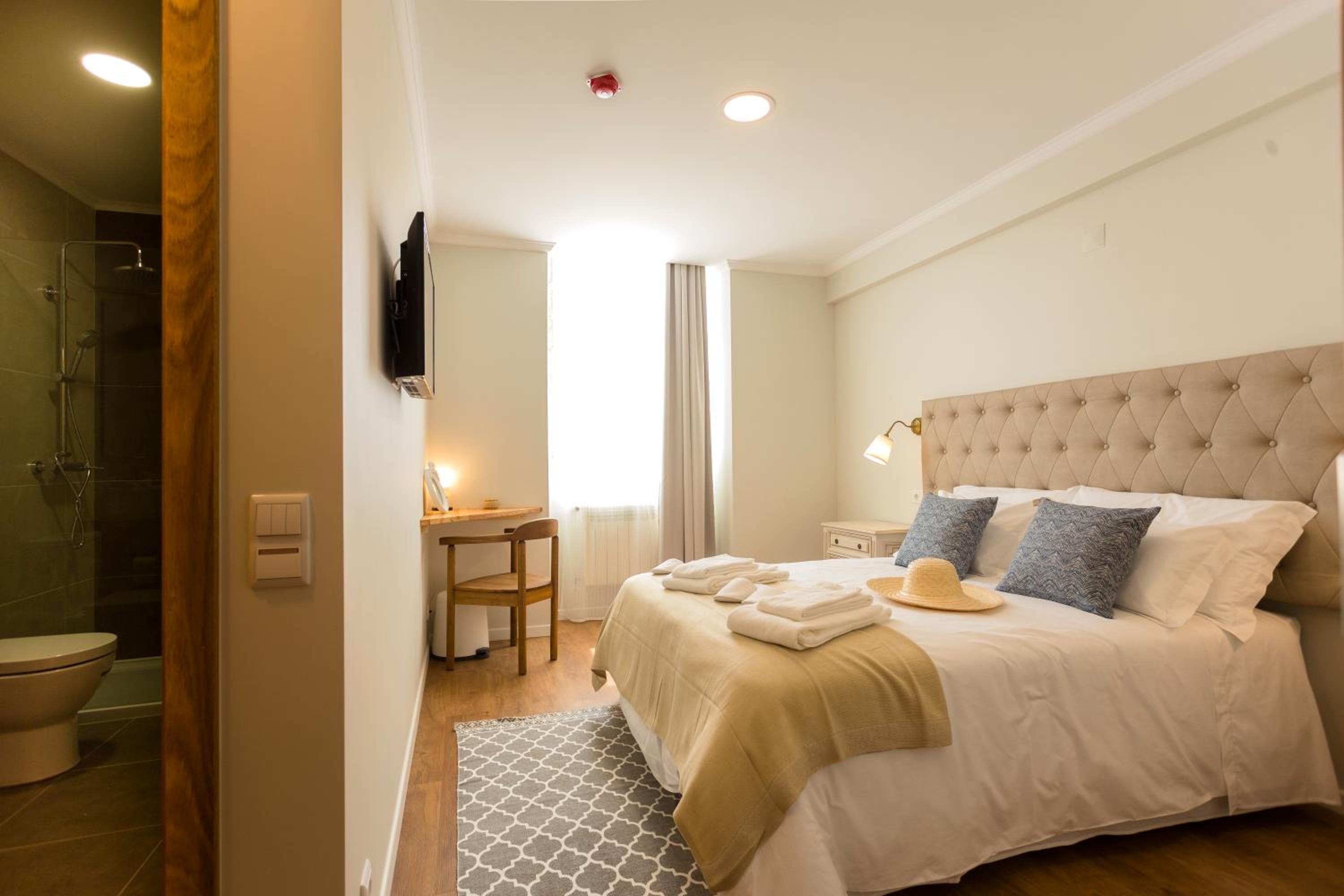 Double Room with Private Bathroom photo 2