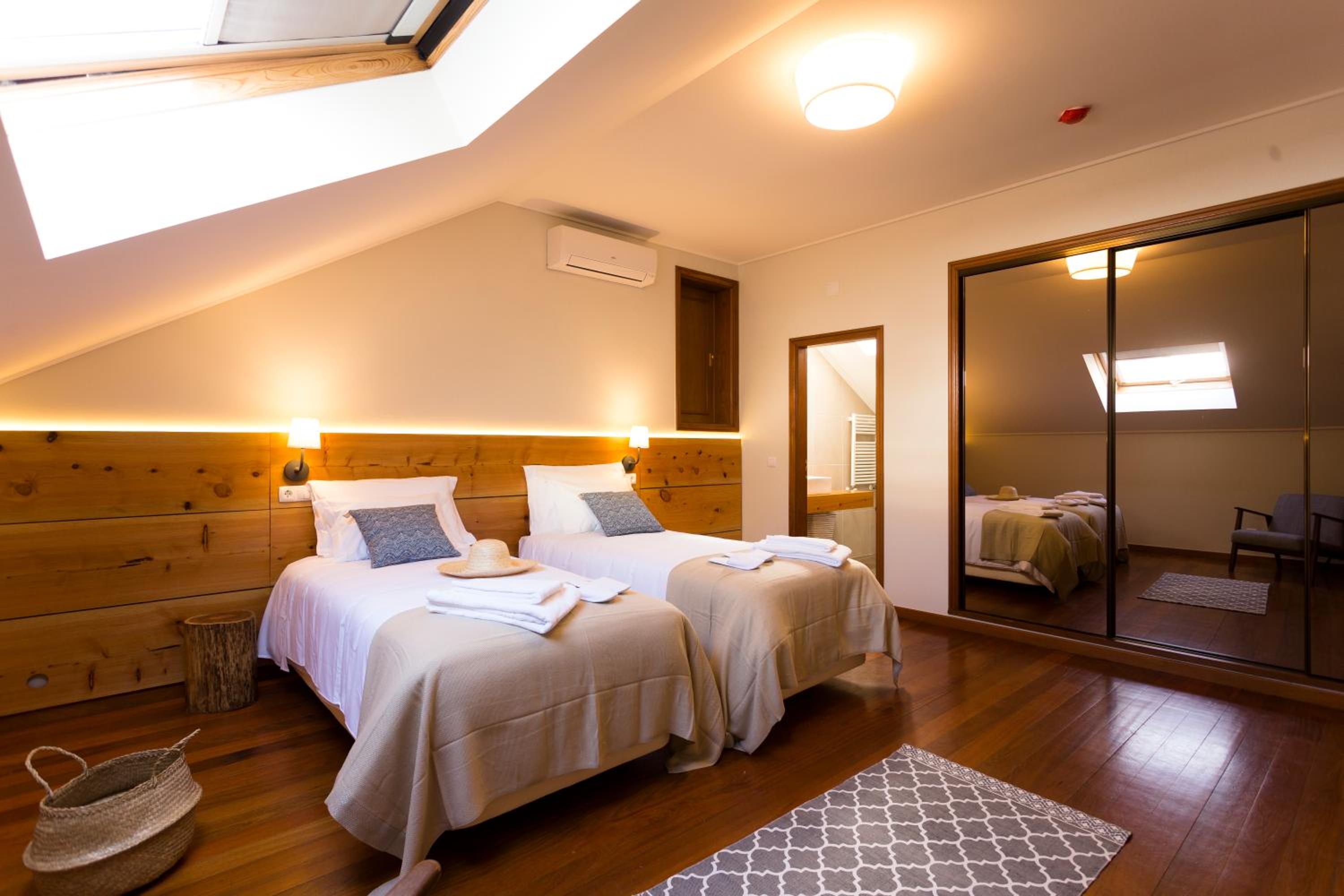 Double or Twin Room with Private Bathroom photo 2