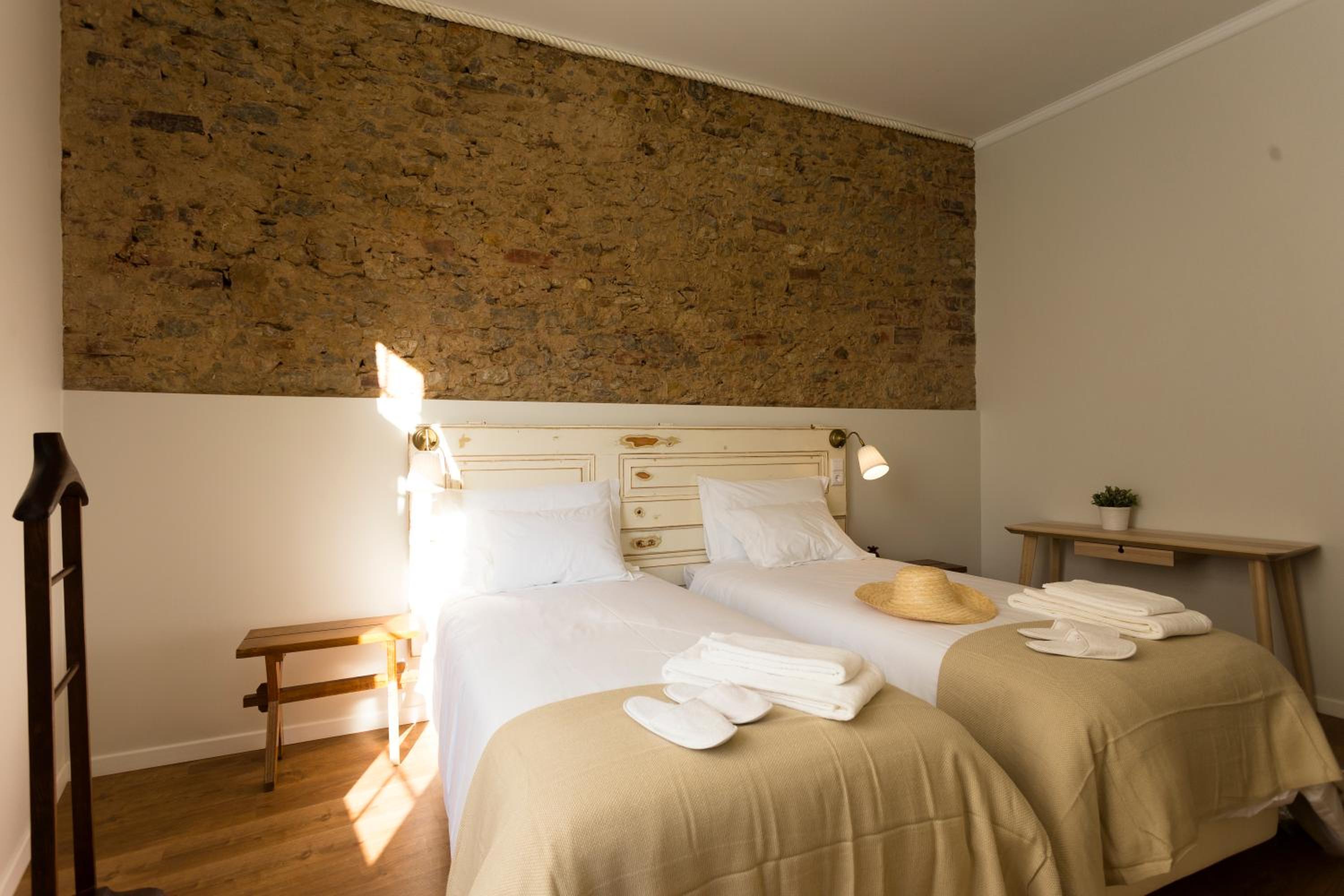 Double or Twin Room with Private Bathroom photo 3