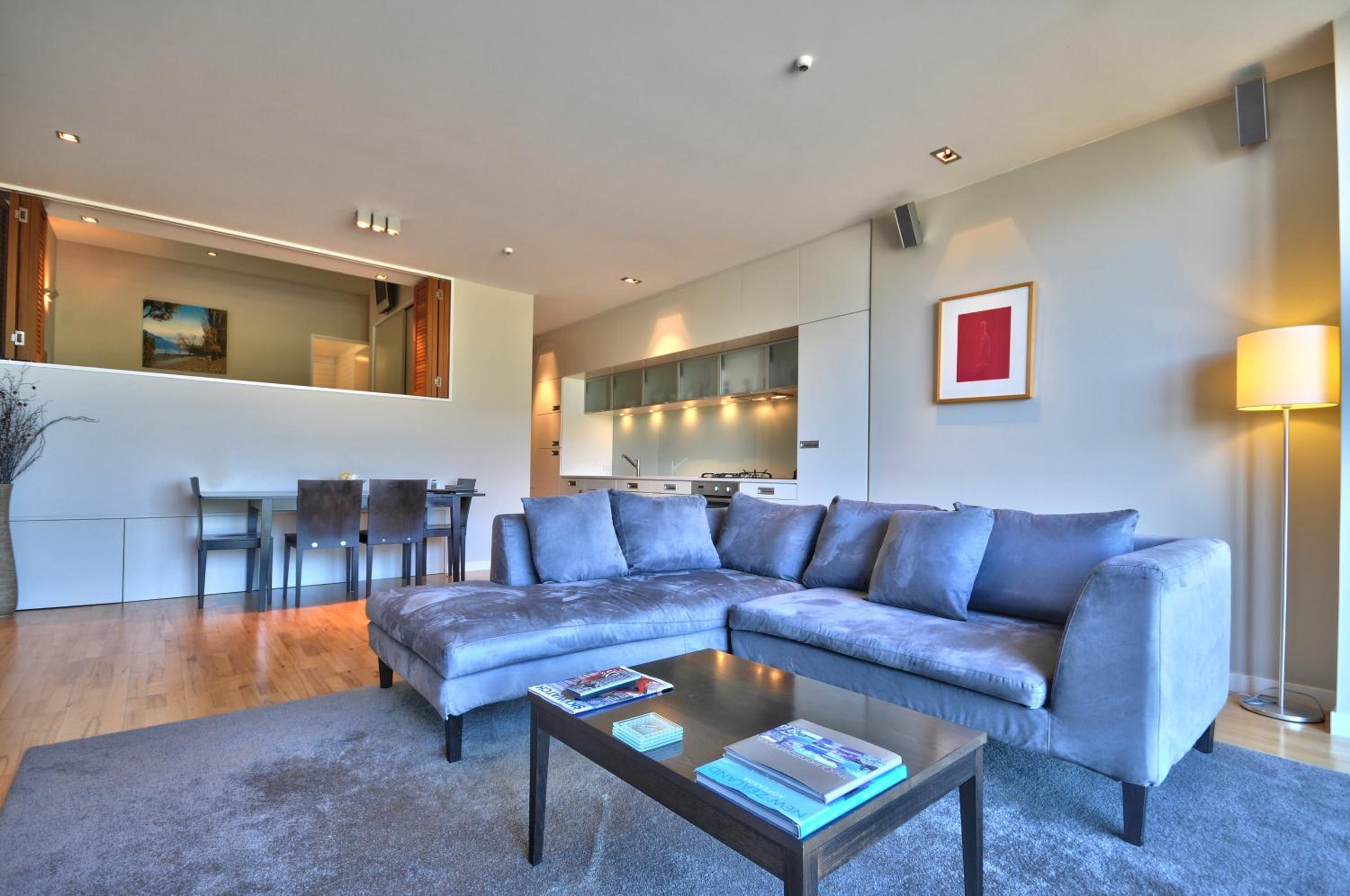 Lake View Two Bedroom Apartment with Two Bathrooms