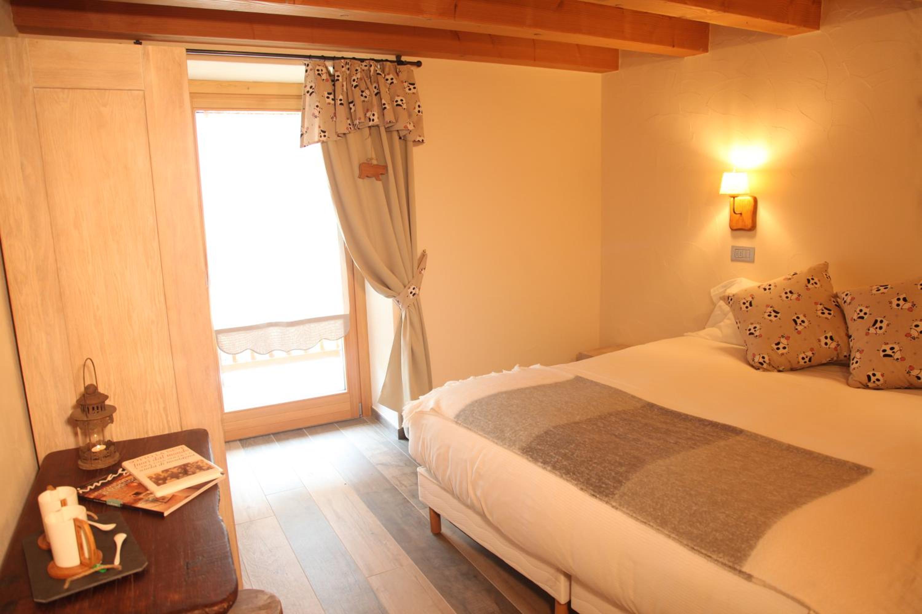 Double or Twin Room with Balcony photo 2