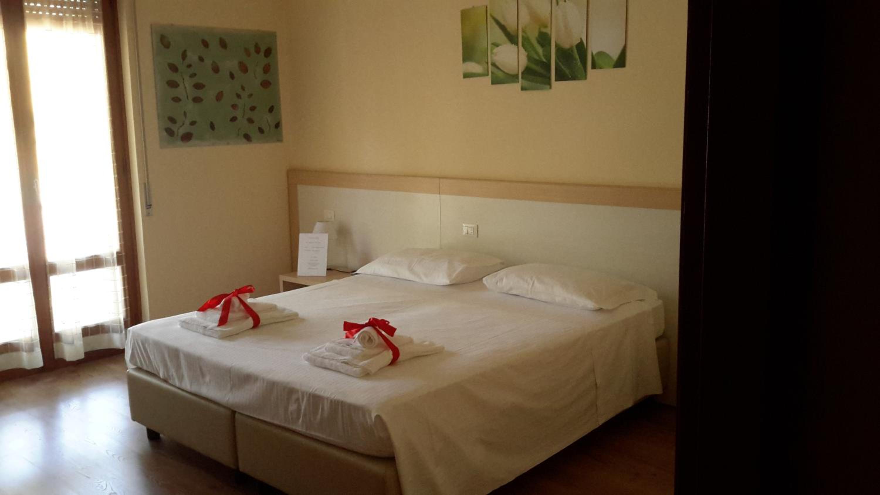 Deluxe Double Room with Garden View and Private Bathroom - Photo 16
