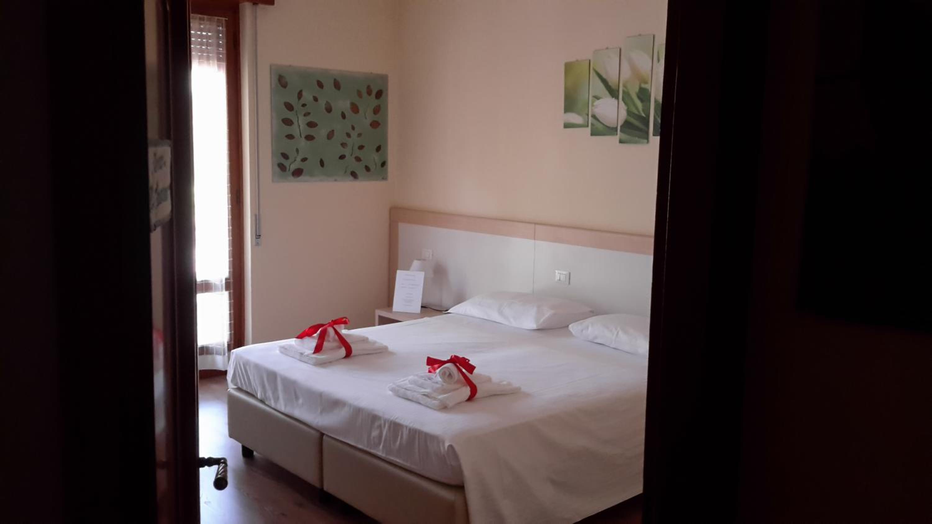 Deluxe Double Room with Garden View and Private Bathroom - Photo 1