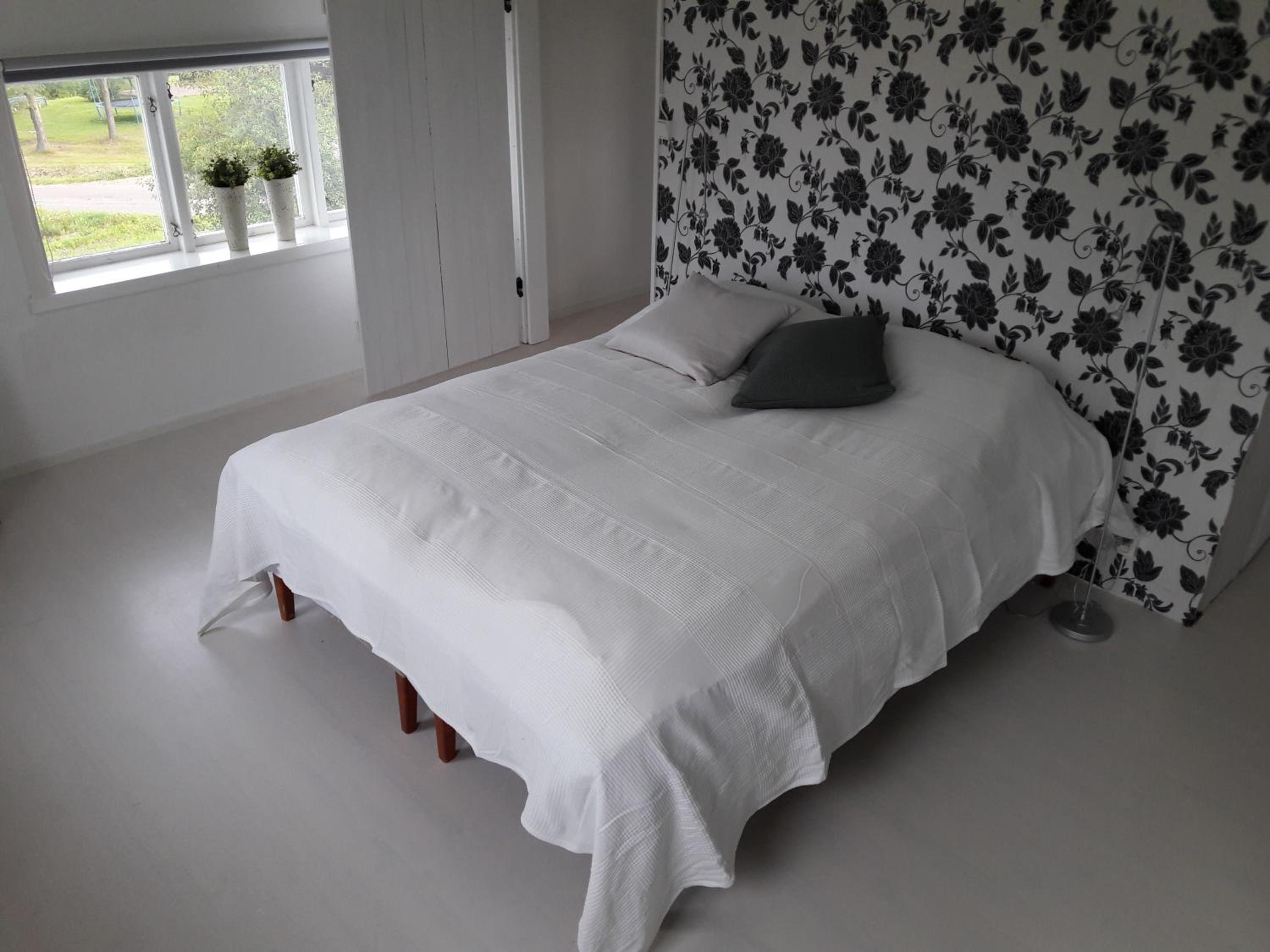 Two-Bedroom House - Photo 11