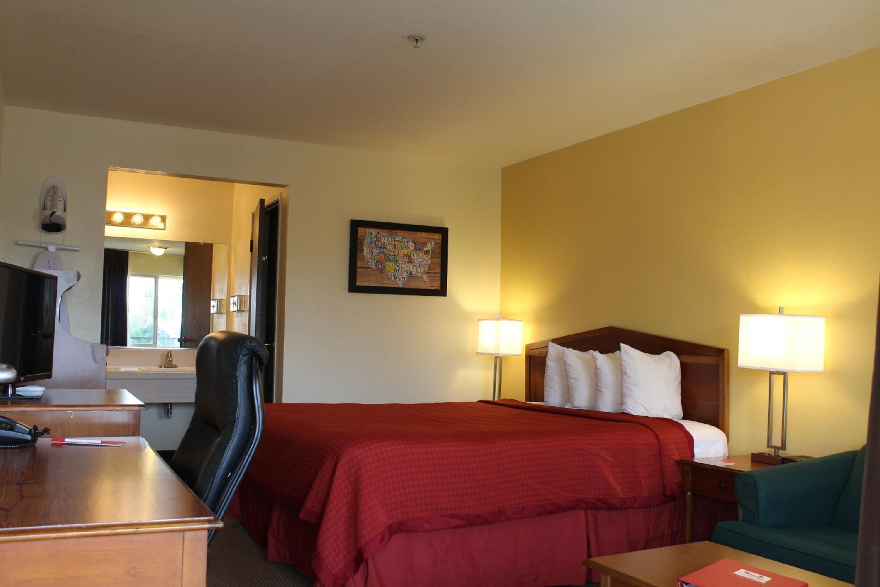 King Suite - Non-Smoking - Photo 1