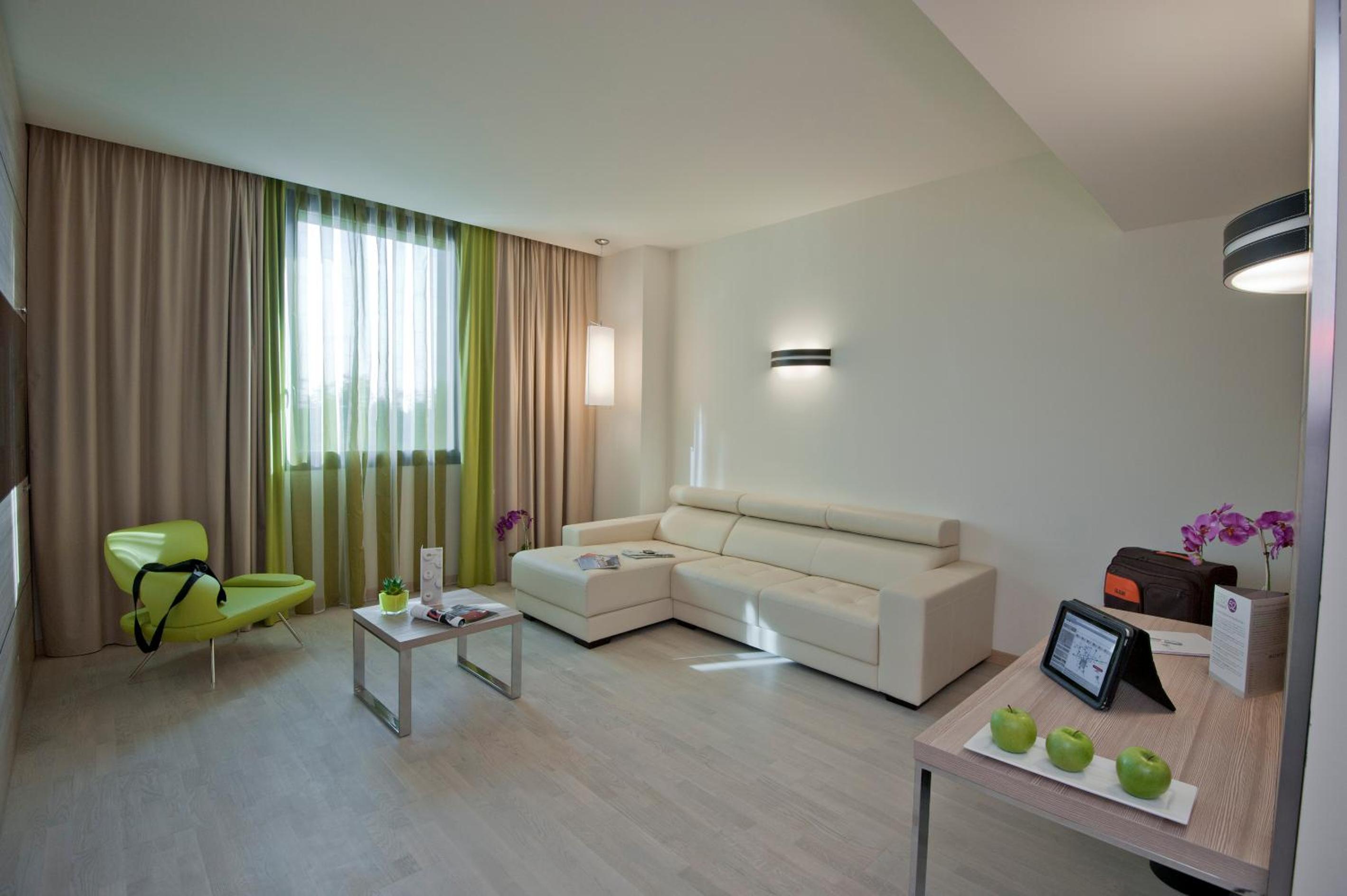 Suite - Photo 3