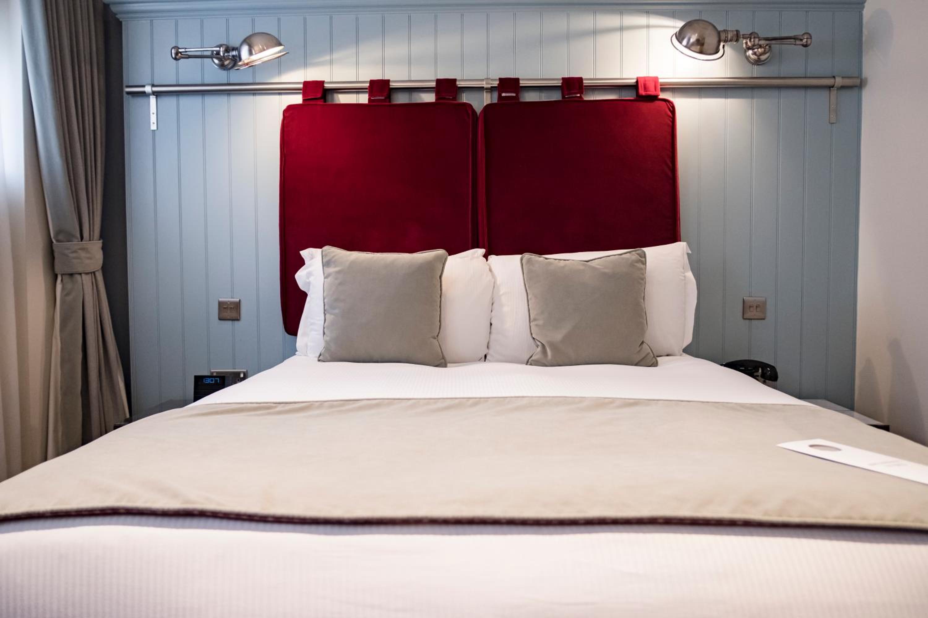 Deluxe King Room photo 3