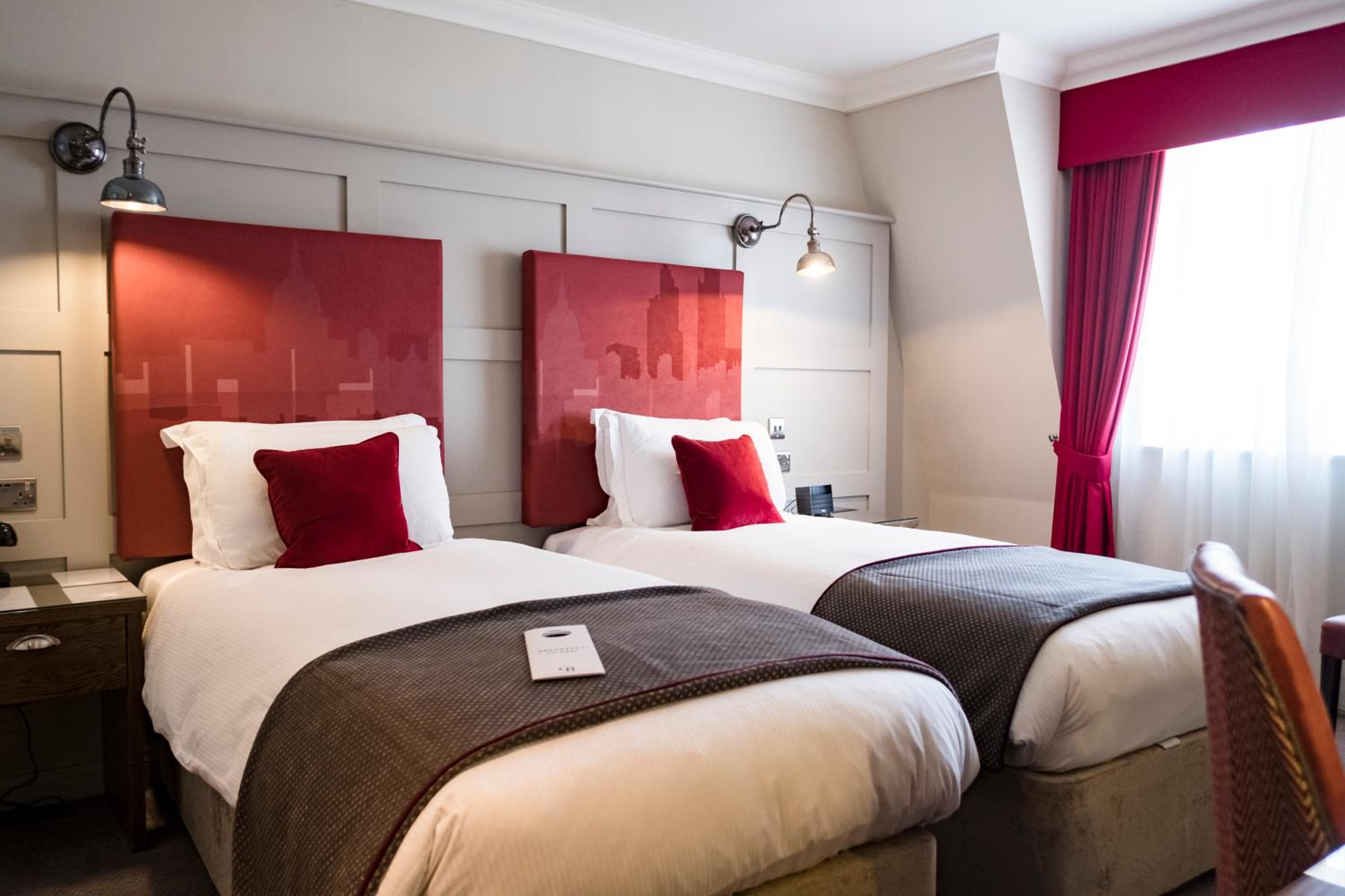 Superior Deluxe Double or Twin Room  photo 3